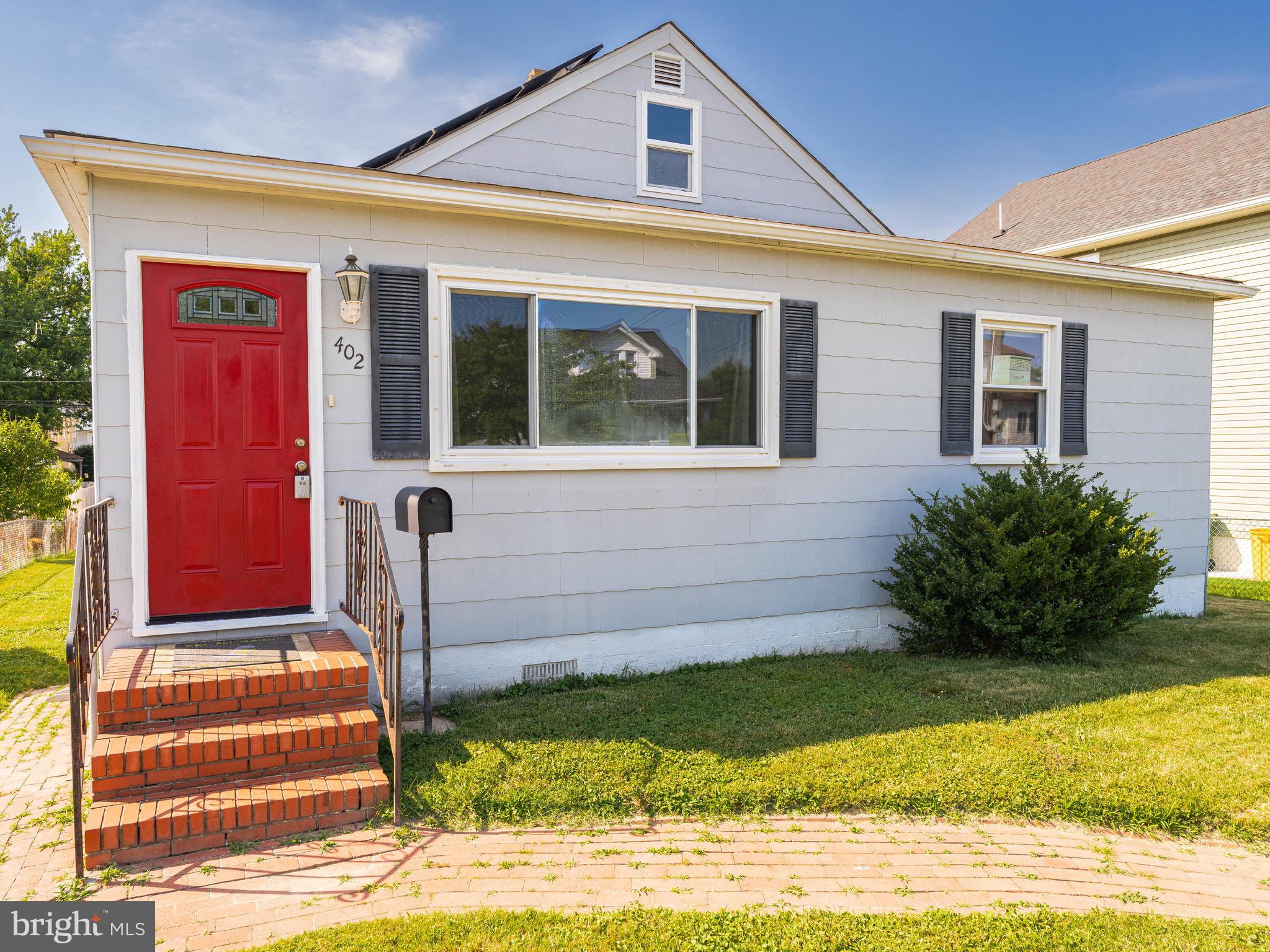402 TOWNSEND AVENUE