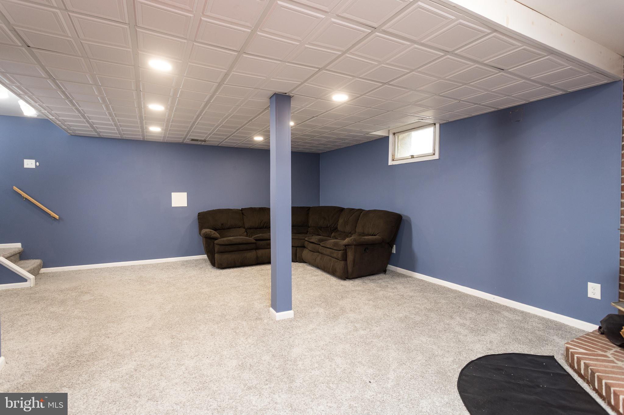 GOLDEN ACRES - Residential