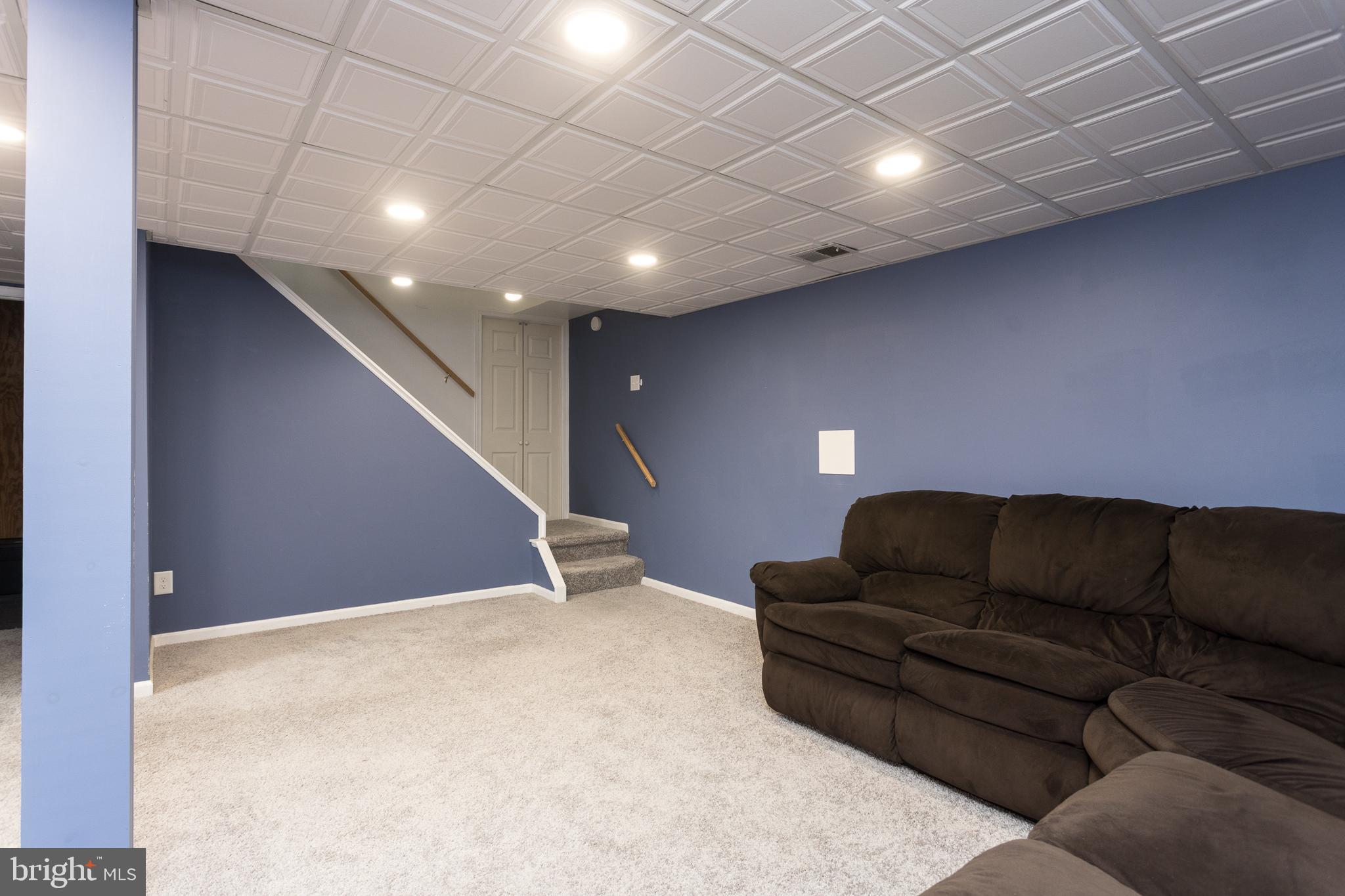 GOLDEN ACRES - Residential