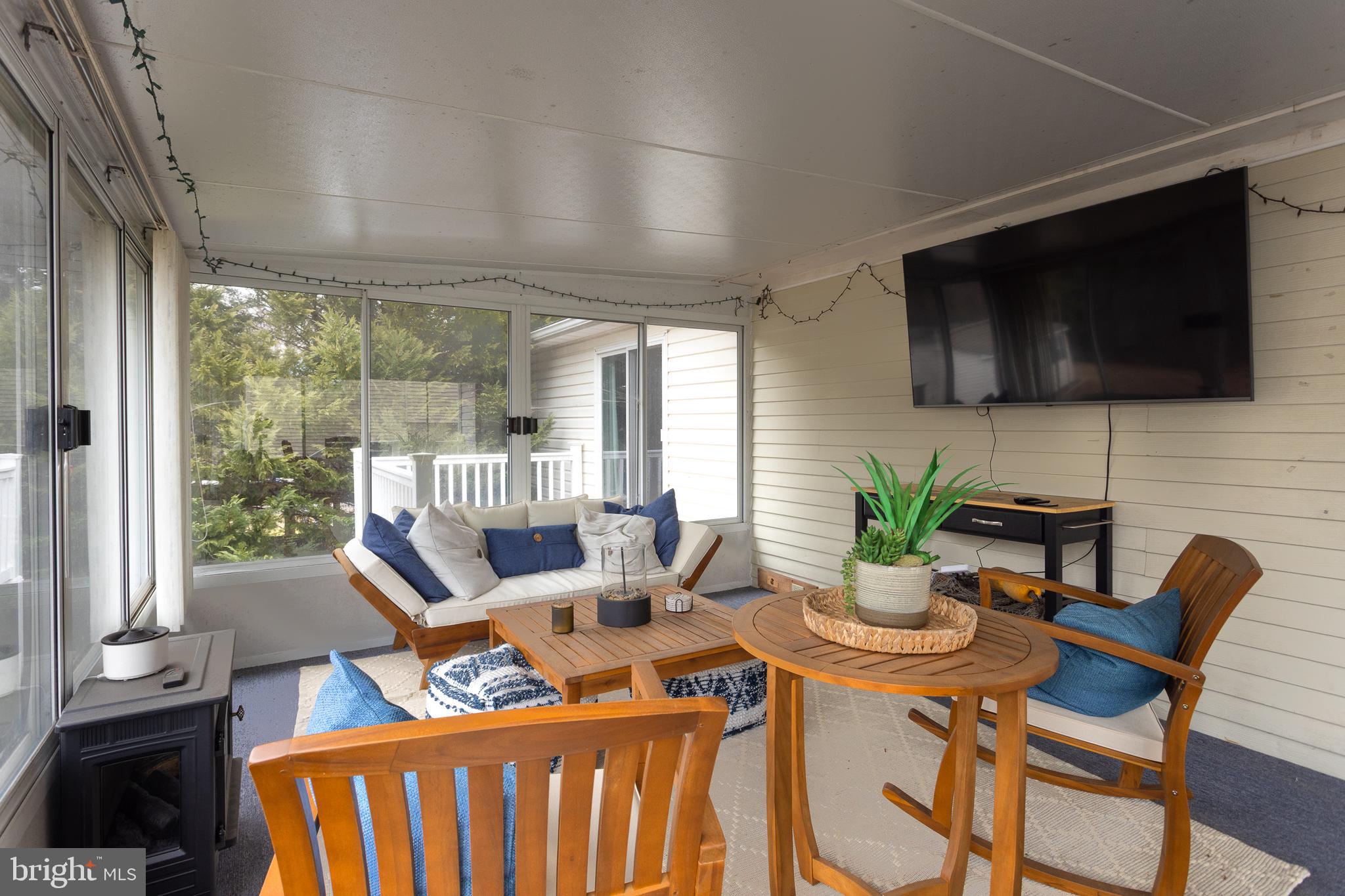 GOLDEN ACRES - Residential