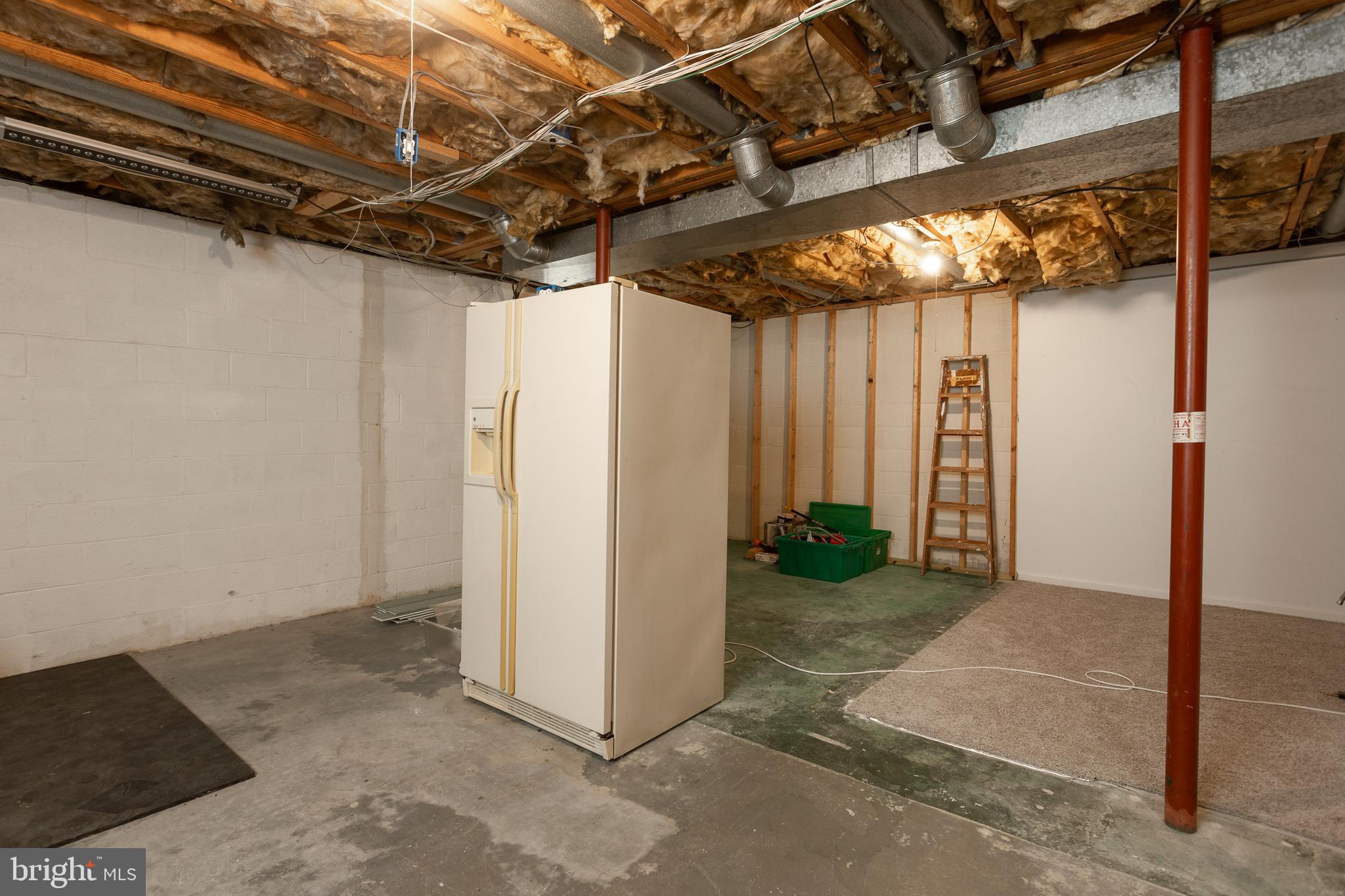 GOLDEN ACRES - Residential