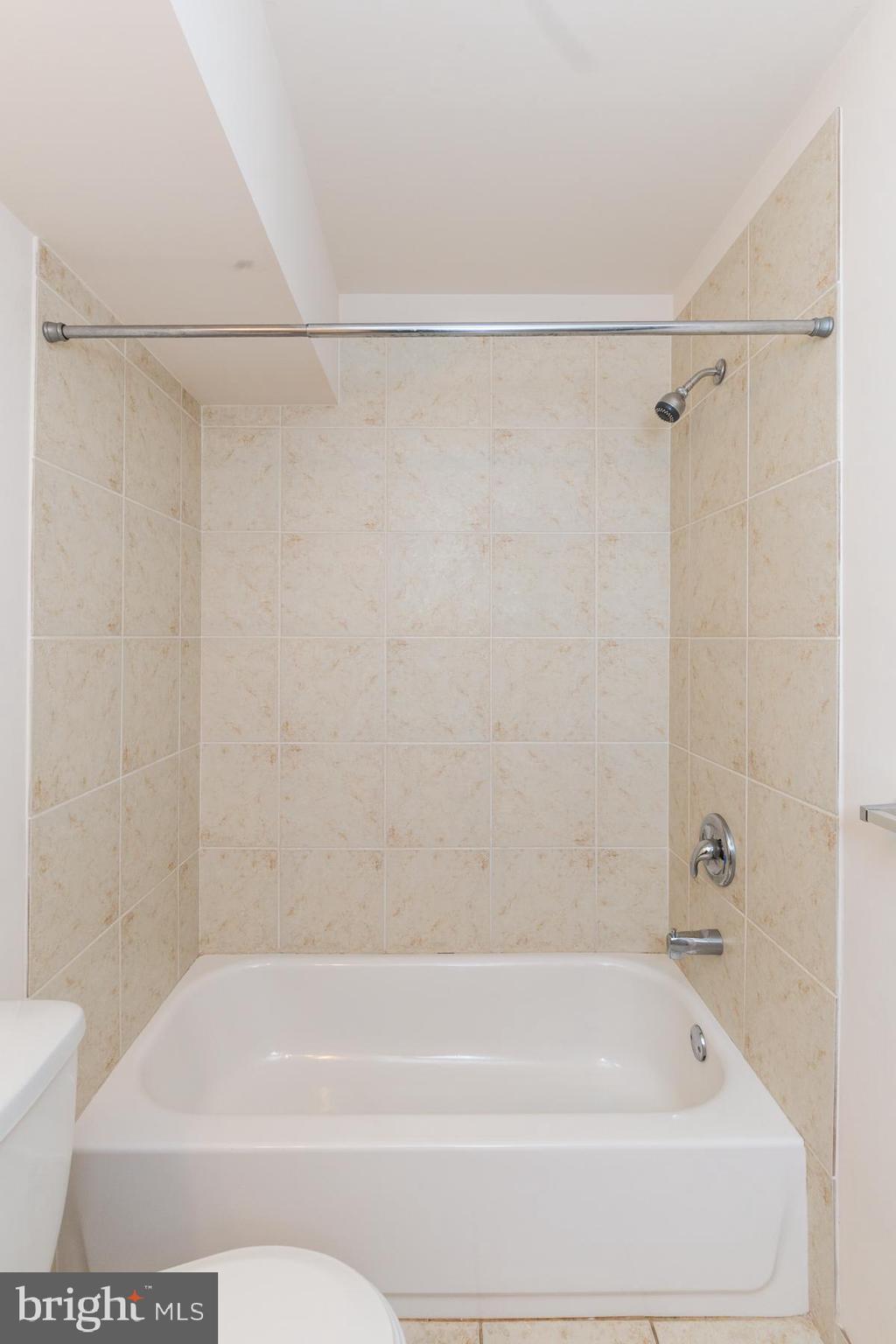 GRADUATE HOSPITAL - Residential Lease