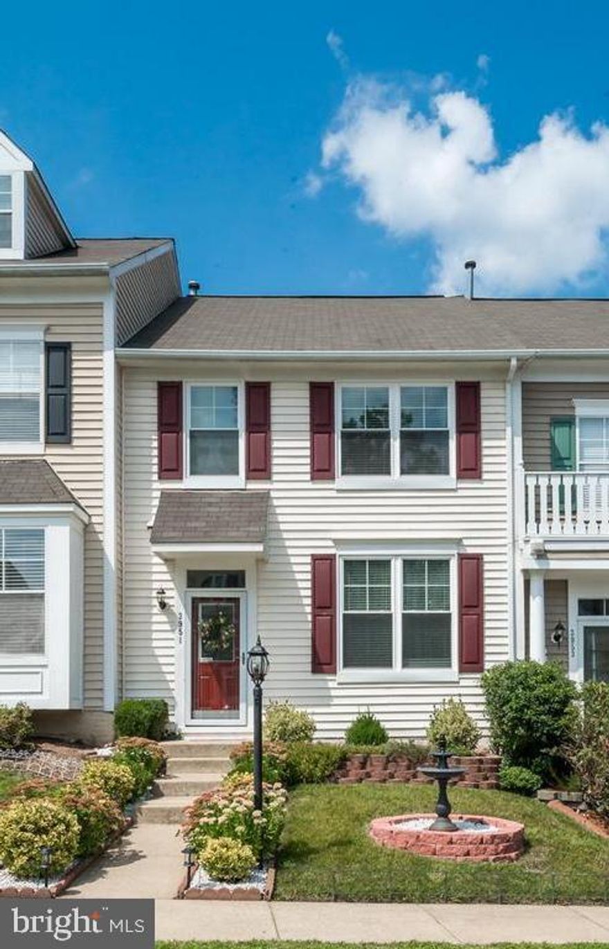 YOU WILL ABSOLUTELY FALL IN LOVE WITH THIS REMODELED TOWNHOME IN LAKE RIDGE! MODERN FLOORS, GRANITE, STAINLESS STEEL APPLIANCES IN THE REMODELED KITCHEN WITH GORGEOUS BACKSPLASH, SEPARATE DINING ROOM AND LARGE DECK OFF DINING ROOM.WAIT UNTIL YOU SEE THE MASTER EN SUITE BATH!! SPA LIKE SHOWER AND DOUBLE VANITIES, 2 OTHER SPACIOUS BEDROOMS UPSTAIRS AND ANOTHER FULL BATH.FINISHED WALK OUT BASEMENT WITH BEDROOM AND FULL BATH. SMALL DOGS UNDER 20 LBS ACCEPTED ON A CASE BY CASE BASIS. IN ADDITION TO THE BASE RENTAL RATE, TENANT WILL BE RESPONSIBLE FOR PAYING A $13.00 CHARGE THAT WILL BE USED TO HAVE HVAC FILTERS DELIVERED TO THEIR HOME APPROXIMATELY EVERY 60 DAYS UNDER THE UTILITY AND MAINTENANCE REDUCTION PROGRAM TO HELP SAVE 5-15% OF THE HEATING AND COOLING BILL AS WELL AS CREATE A CLEAN AND HEALTHY LIVING ENVIRONMENT.