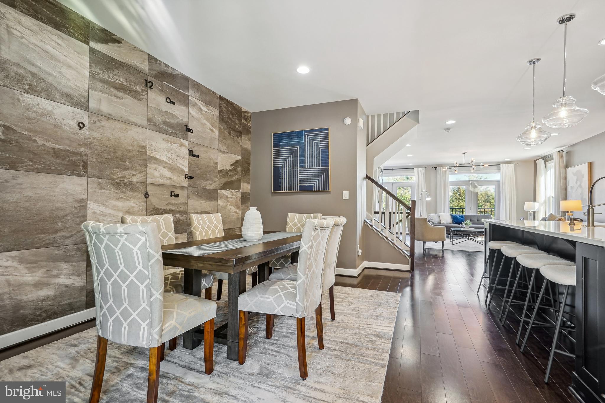 METRO ROW - Residential