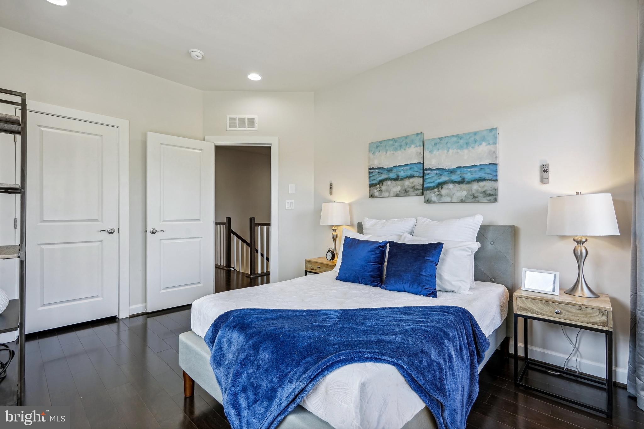 METRO ROW - Residential