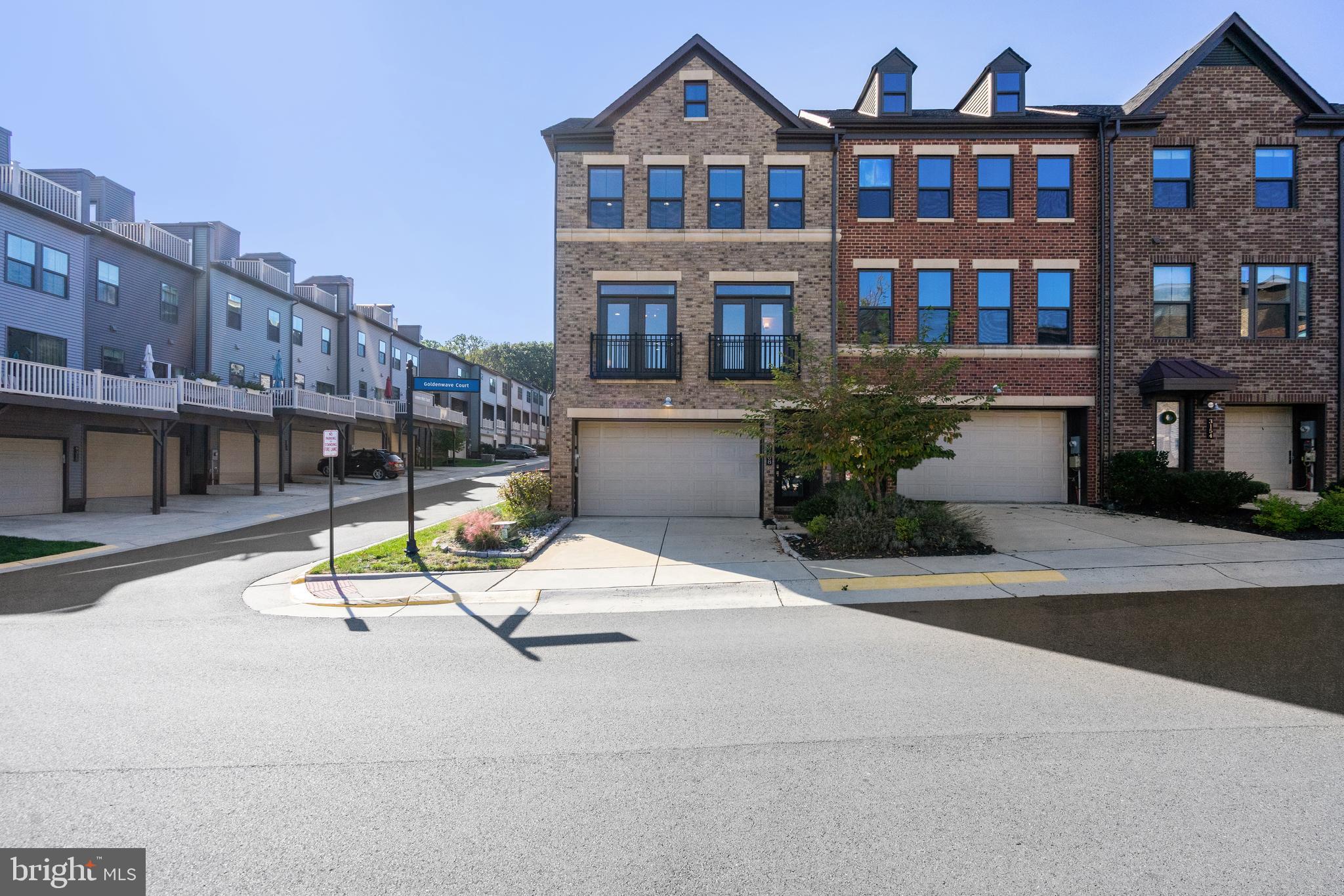 METRO ROW - Residential