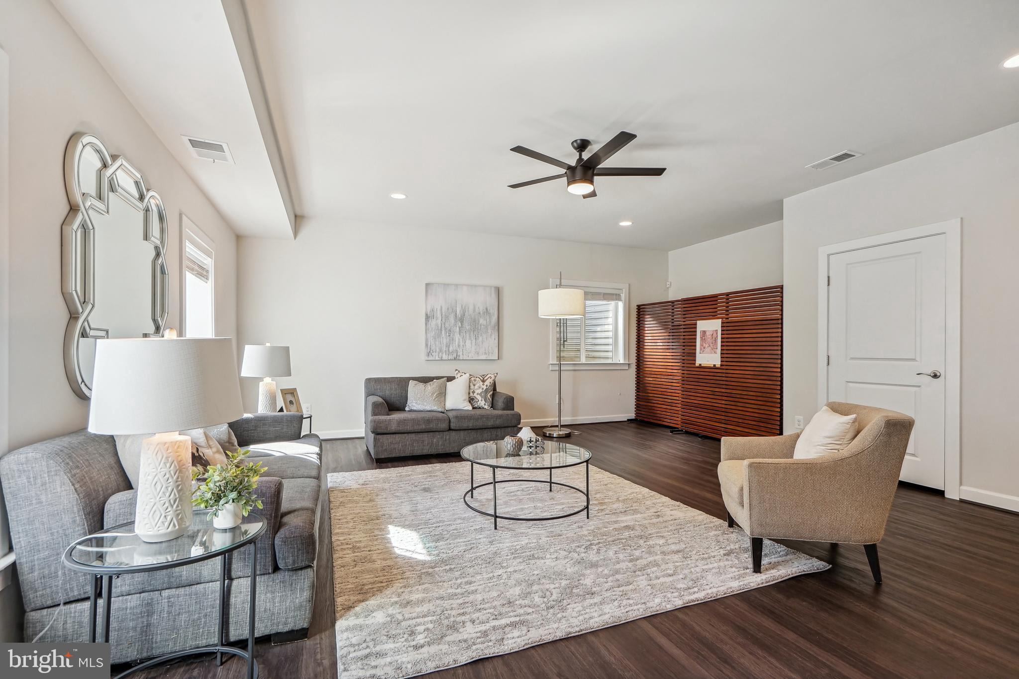 METRO ROW - Residential