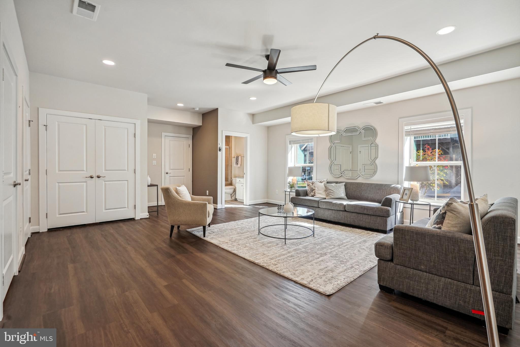 METRO ROW - Residential