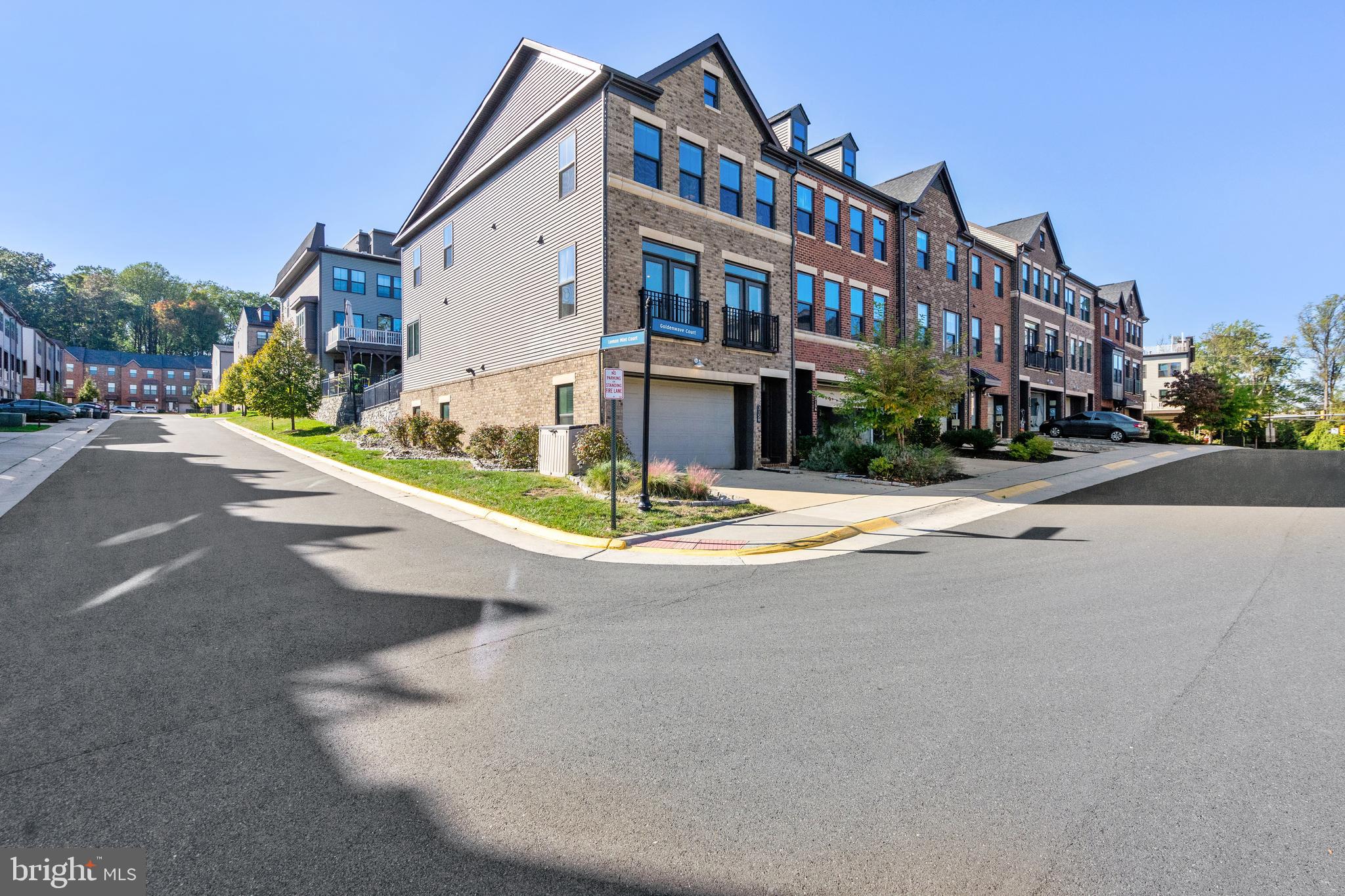 METRO ROW - Residential