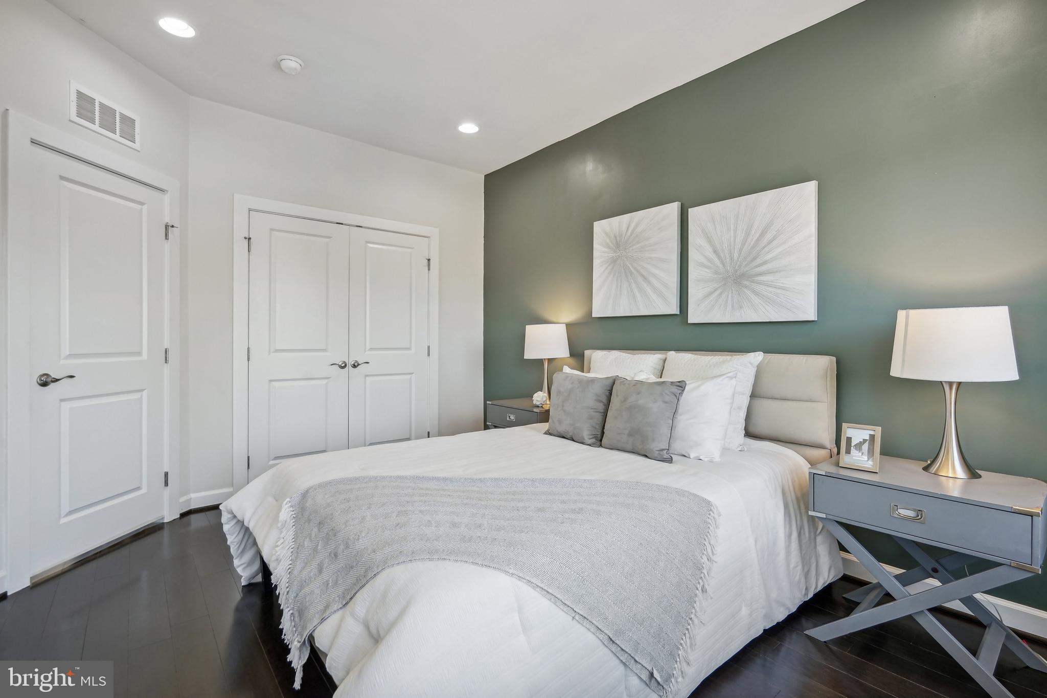 METRO ROW - Residential