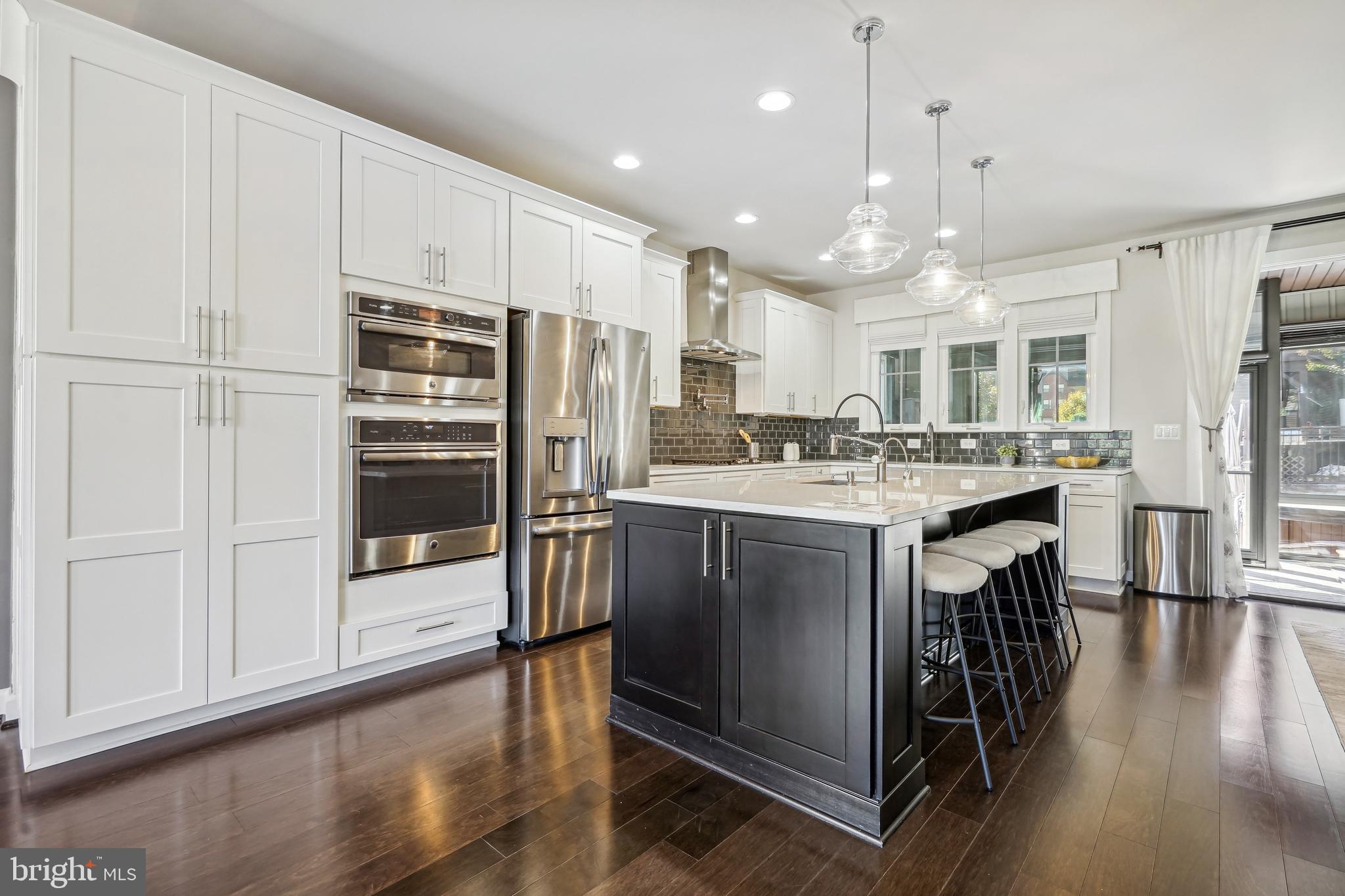 METRO ROW - Residential