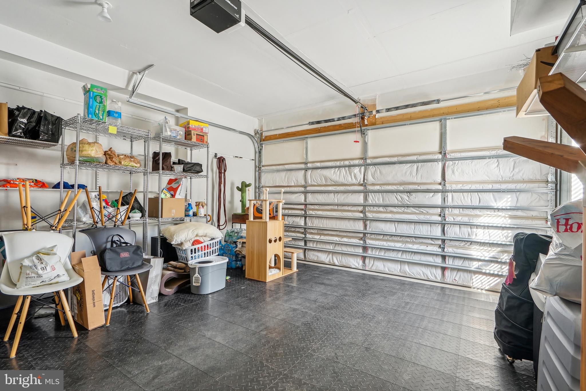 METRO ROW - Residential