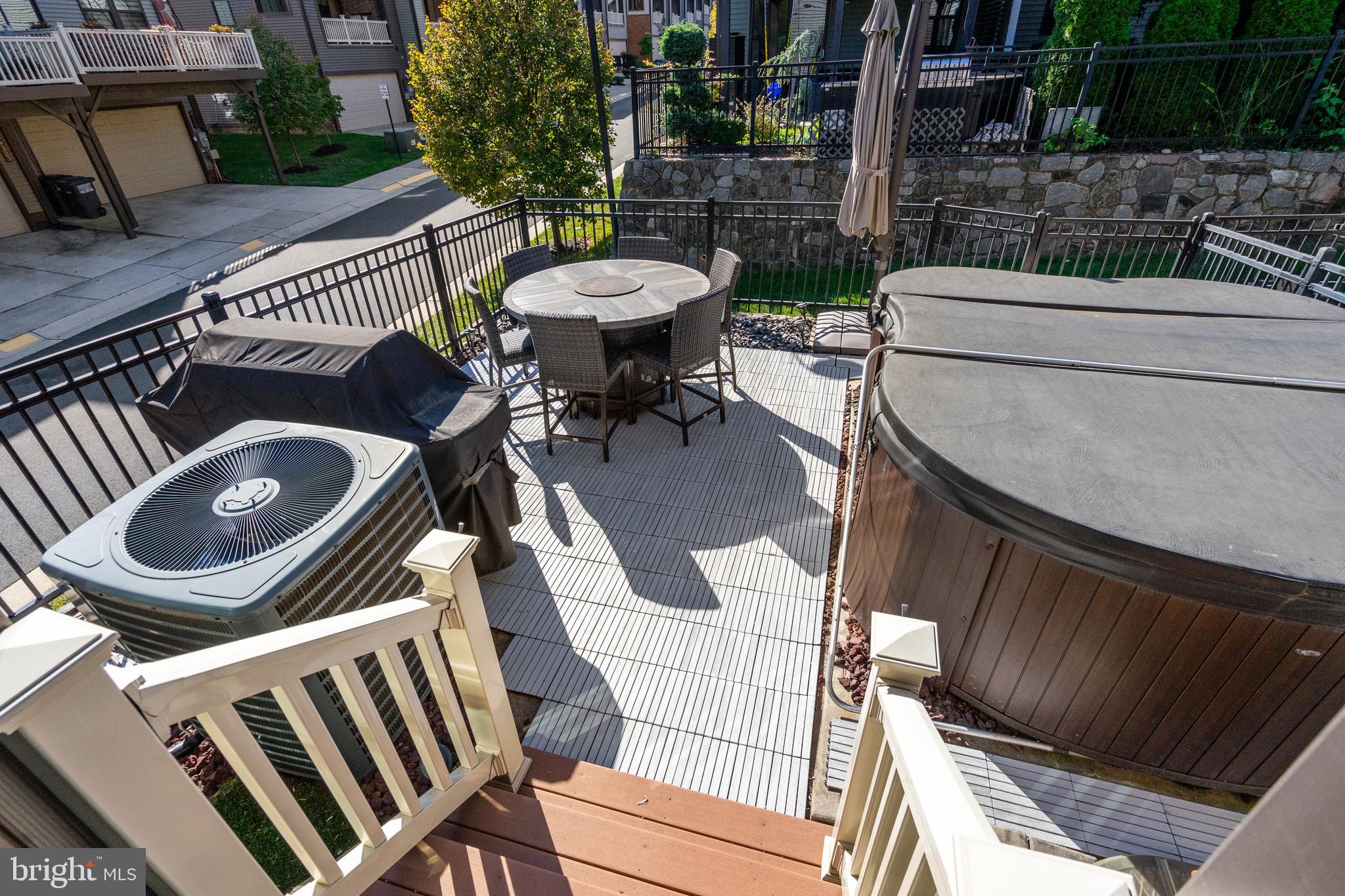 METRO ROW - Residential