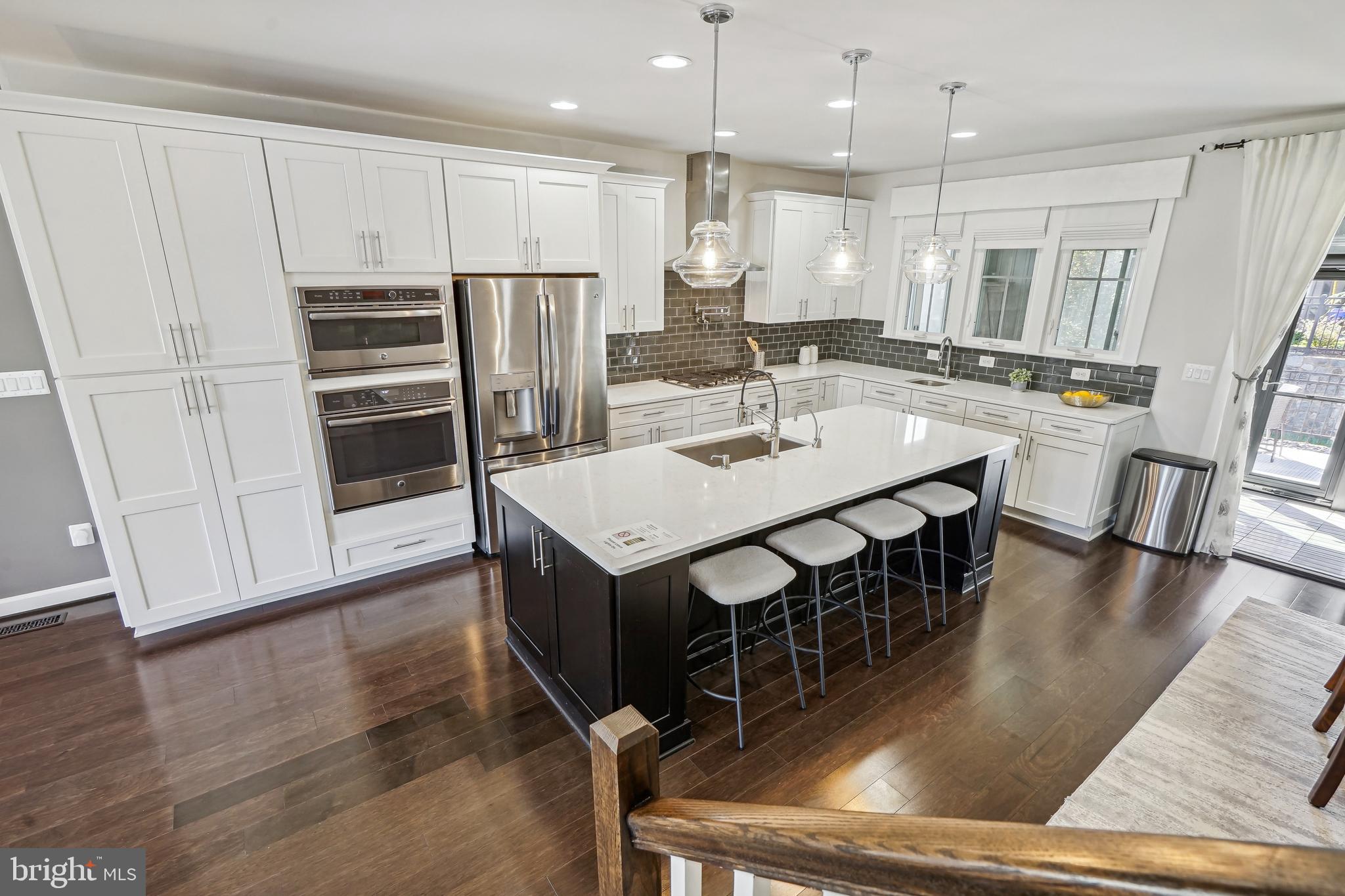 METRO ROW - Residential