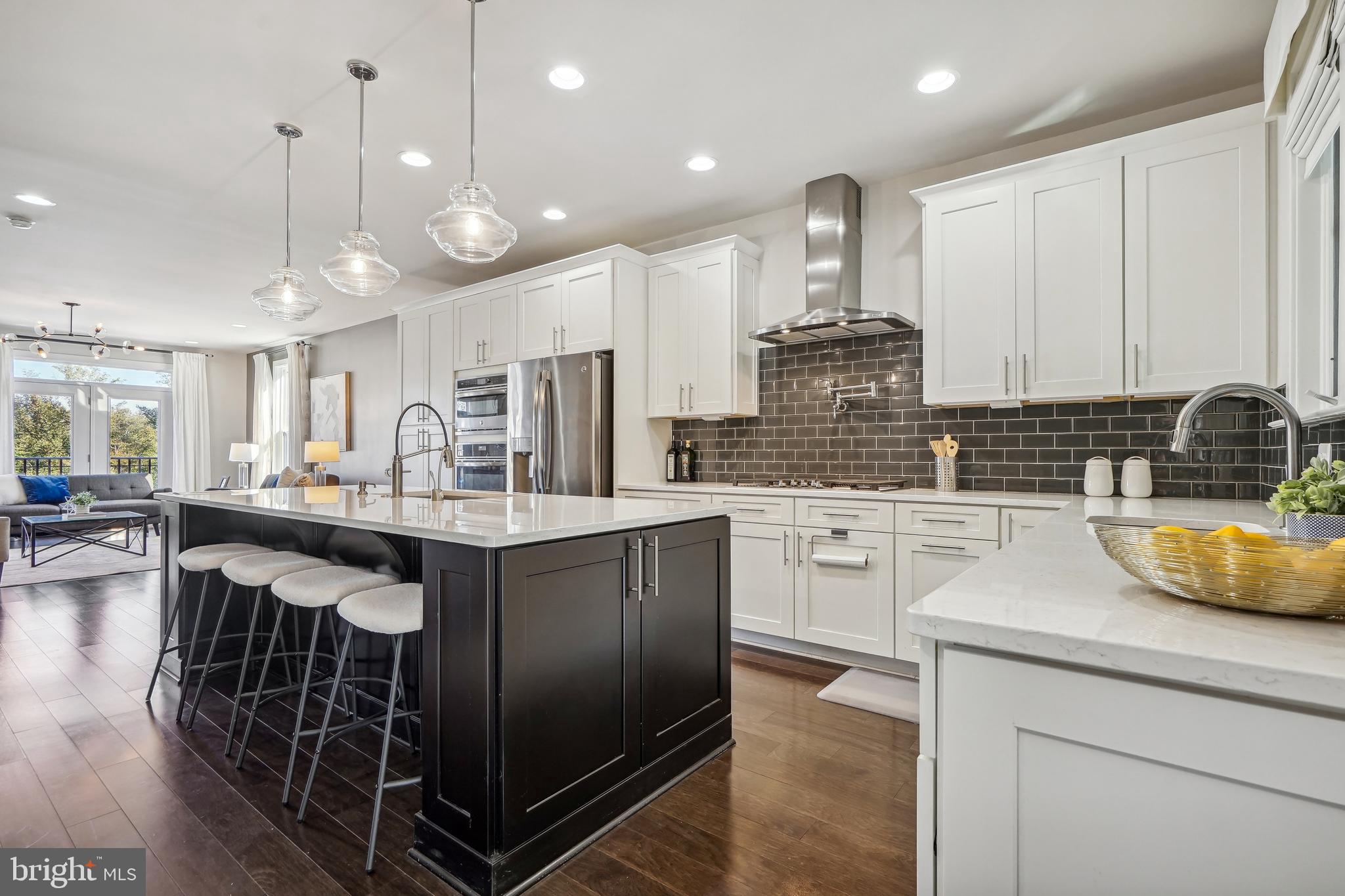 METRO ROW - Residential