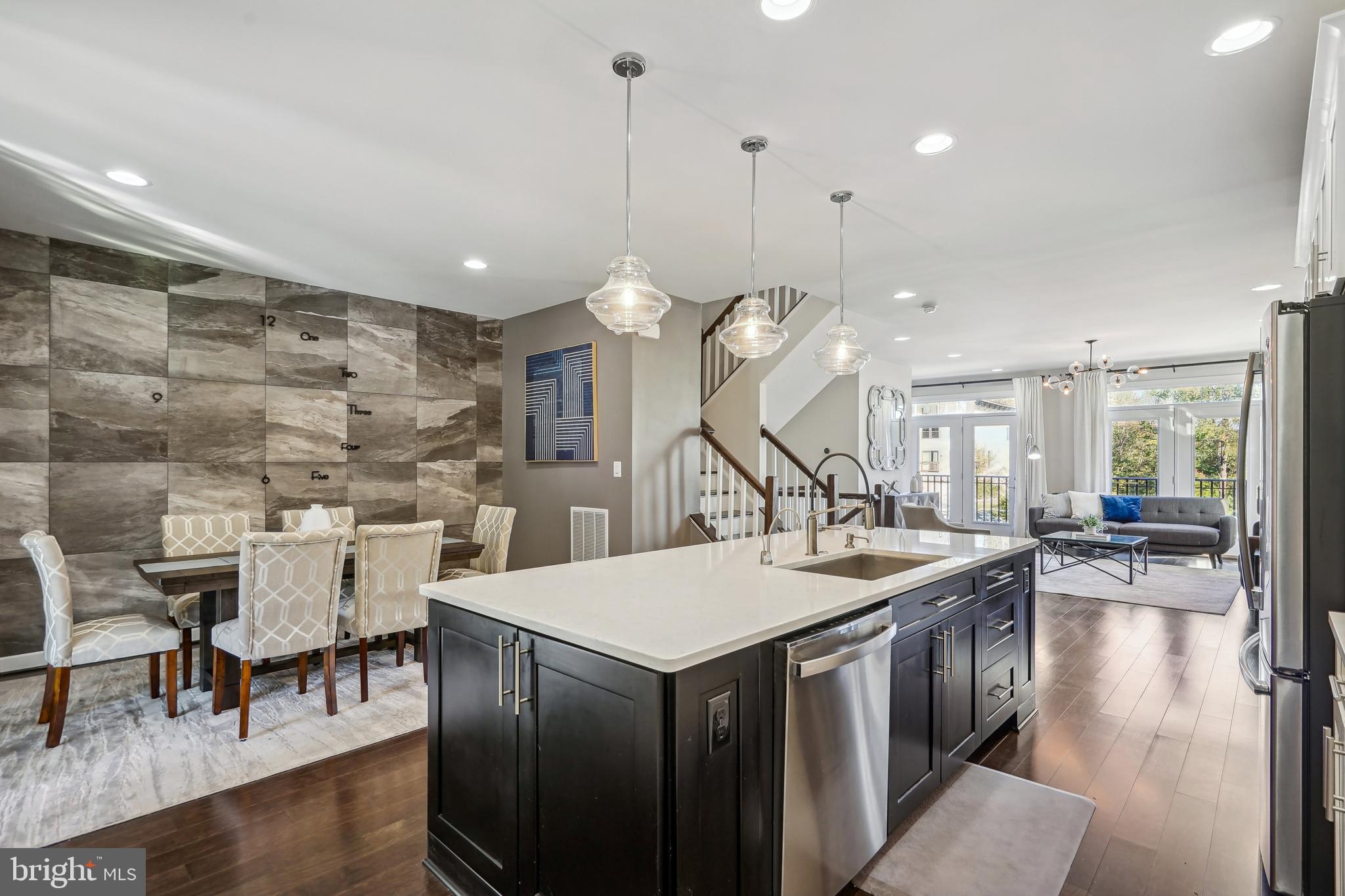 METRO ROW - Residential