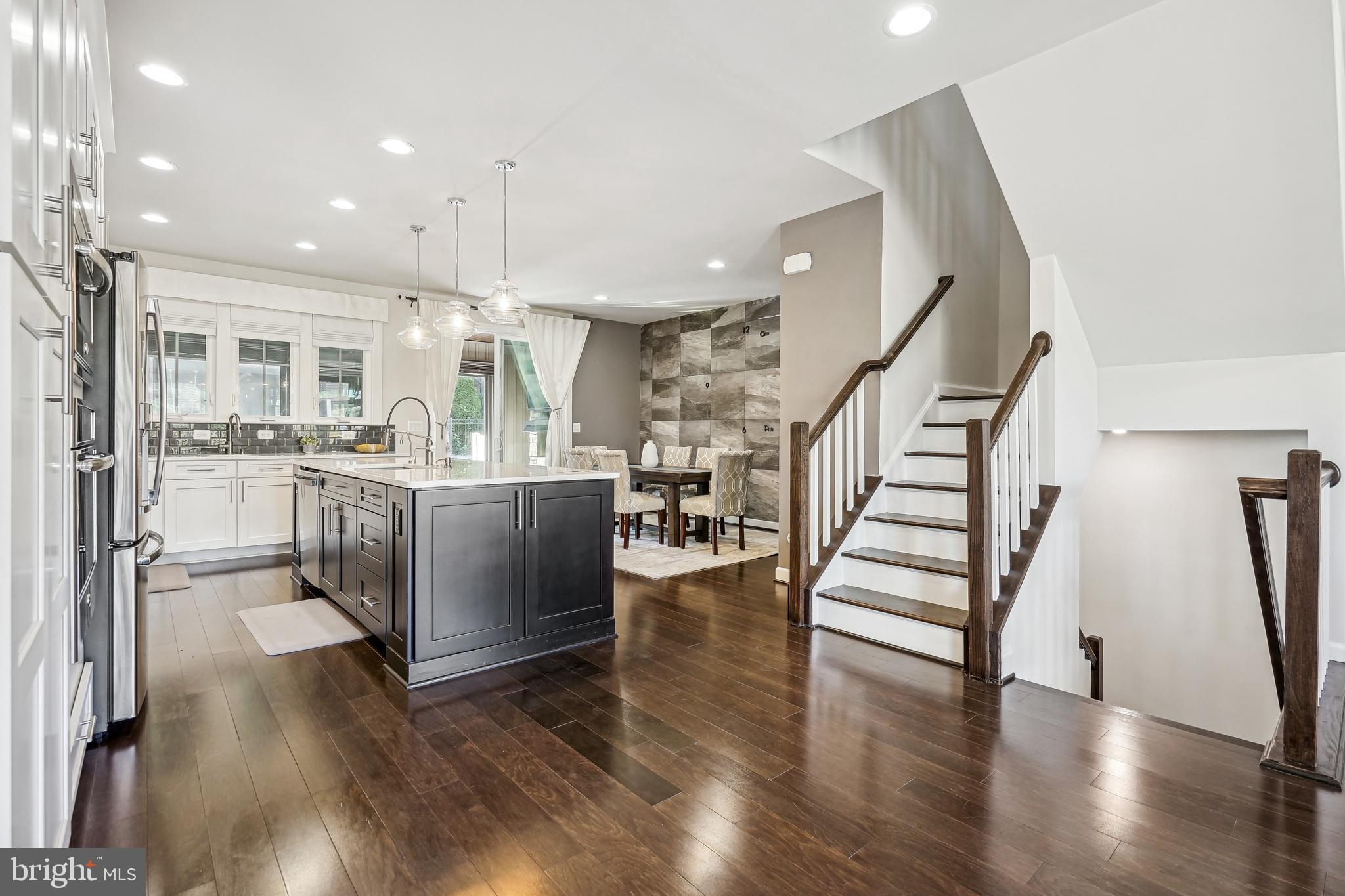 METRO ROW - Residential