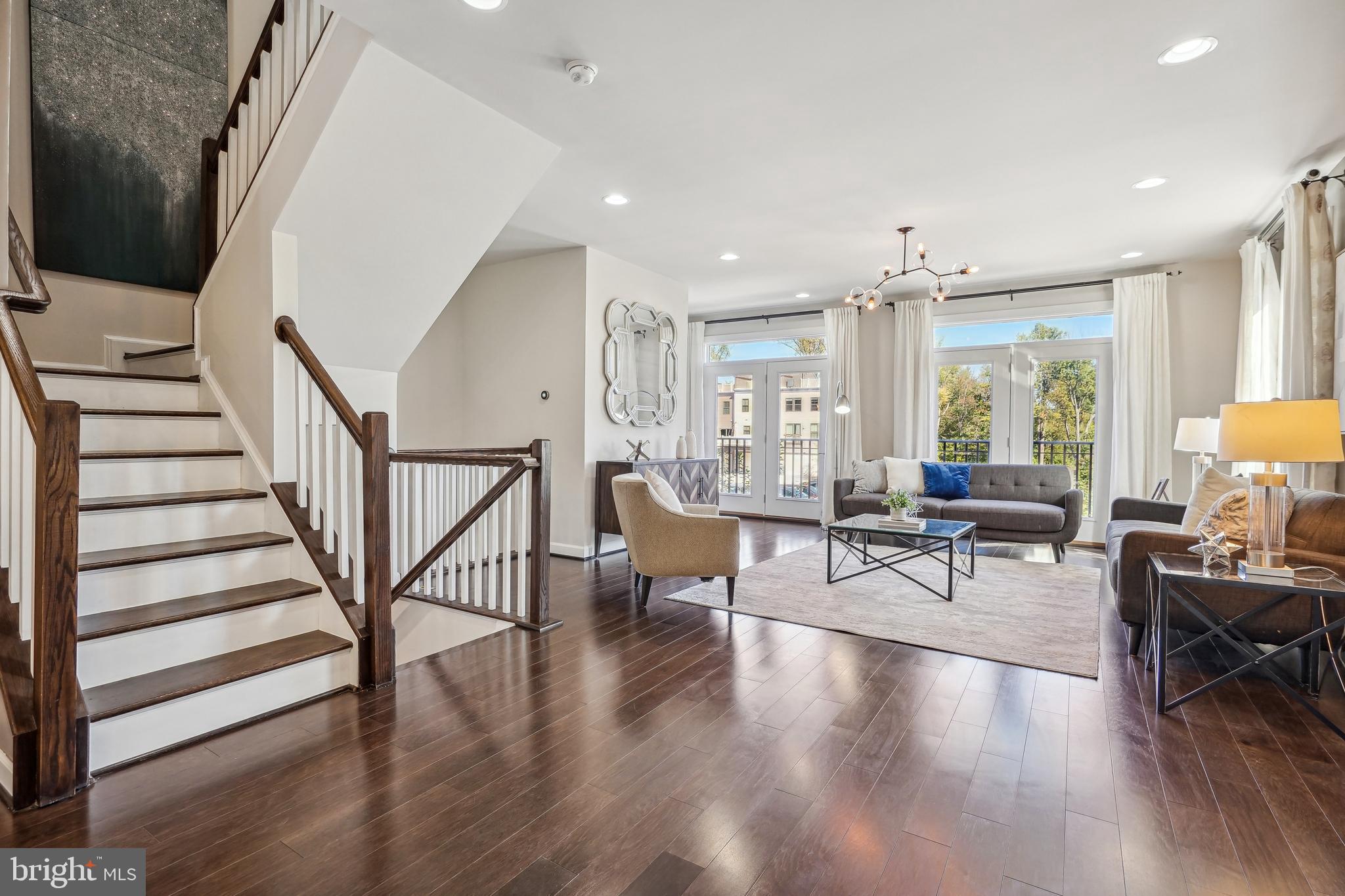 METRO ROW - Residential