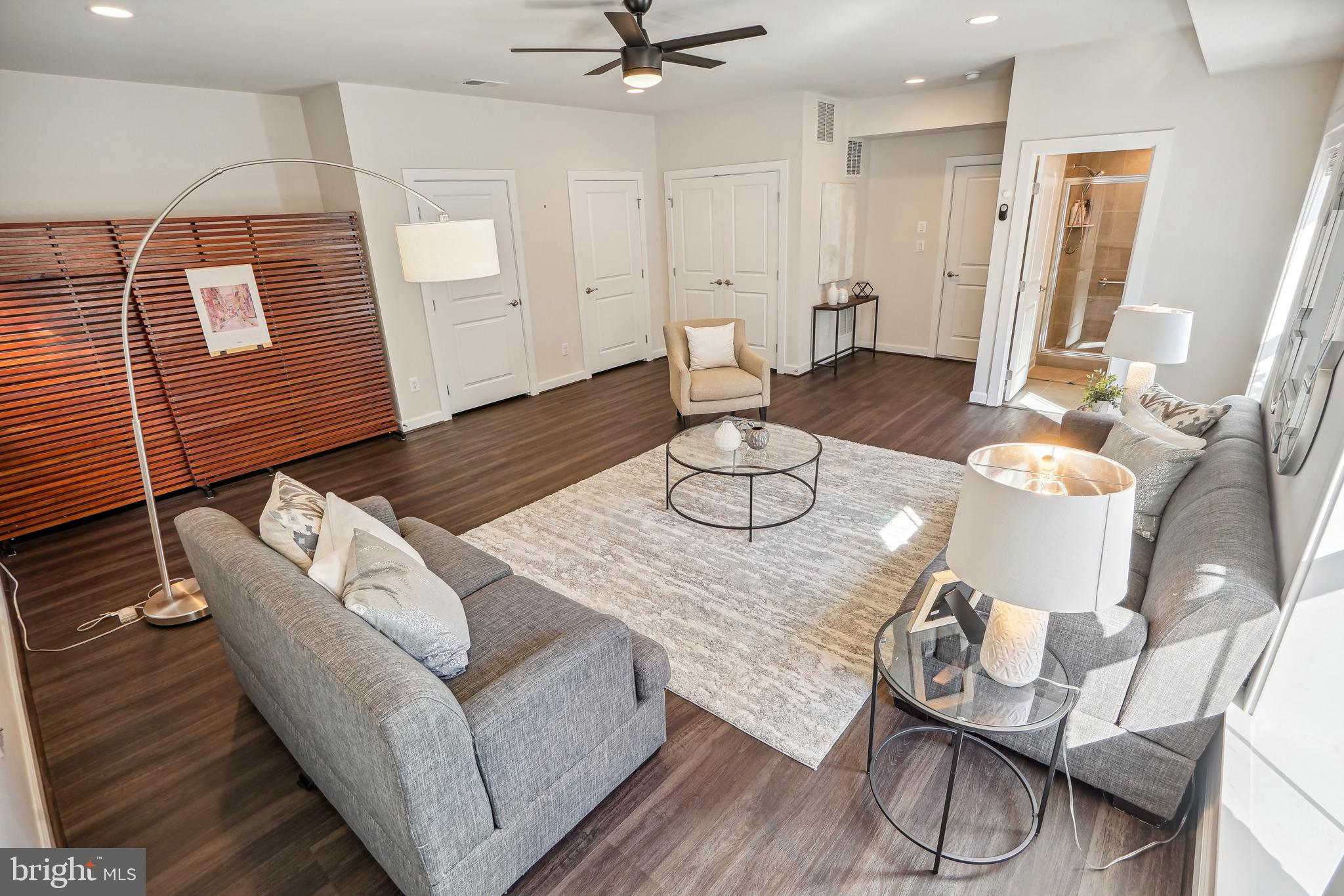 METRO ROW - Residential