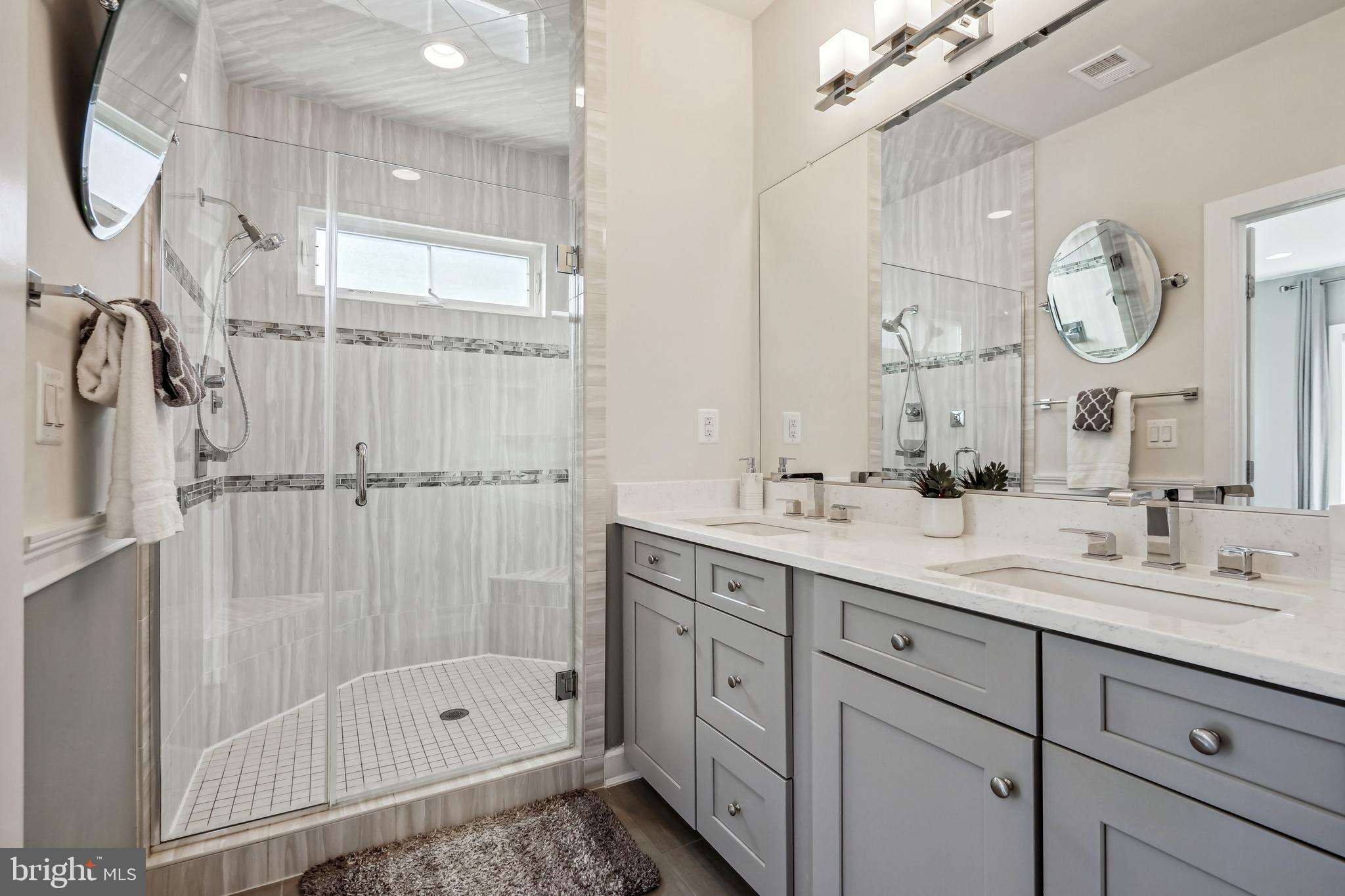 METRO ROW - Residential