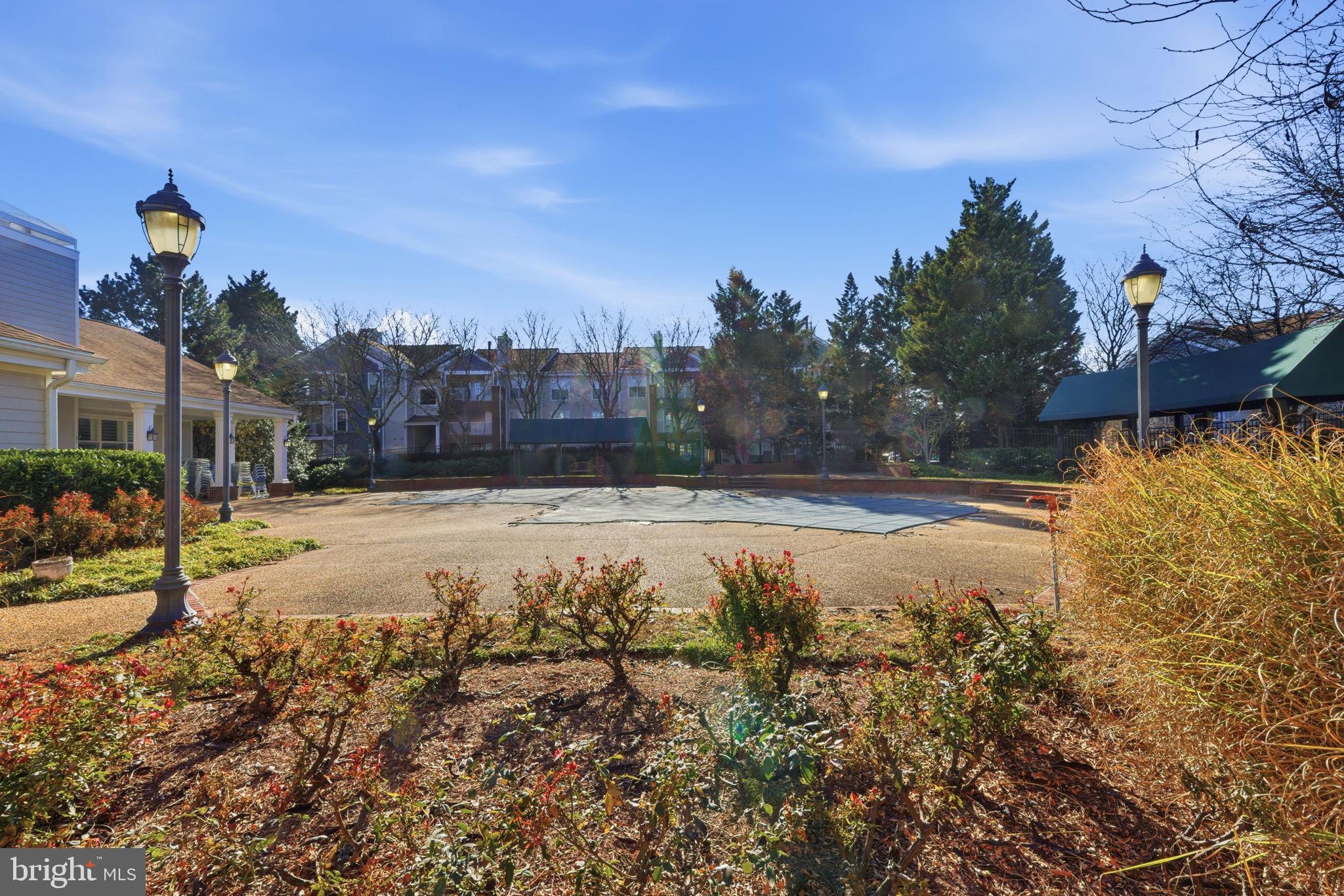 ASHBURN FARM - Residential