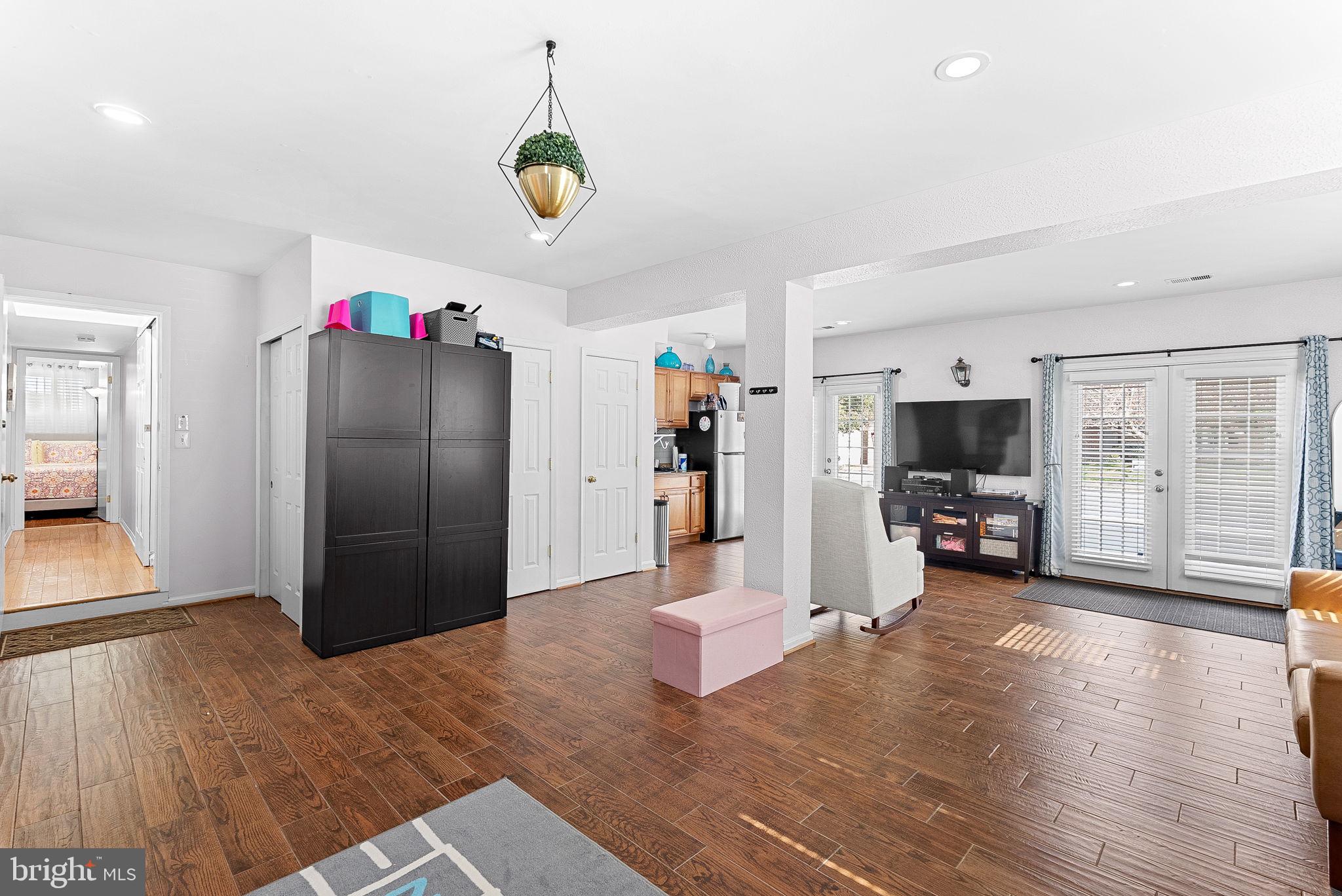 BURKE CENTRE - Residential