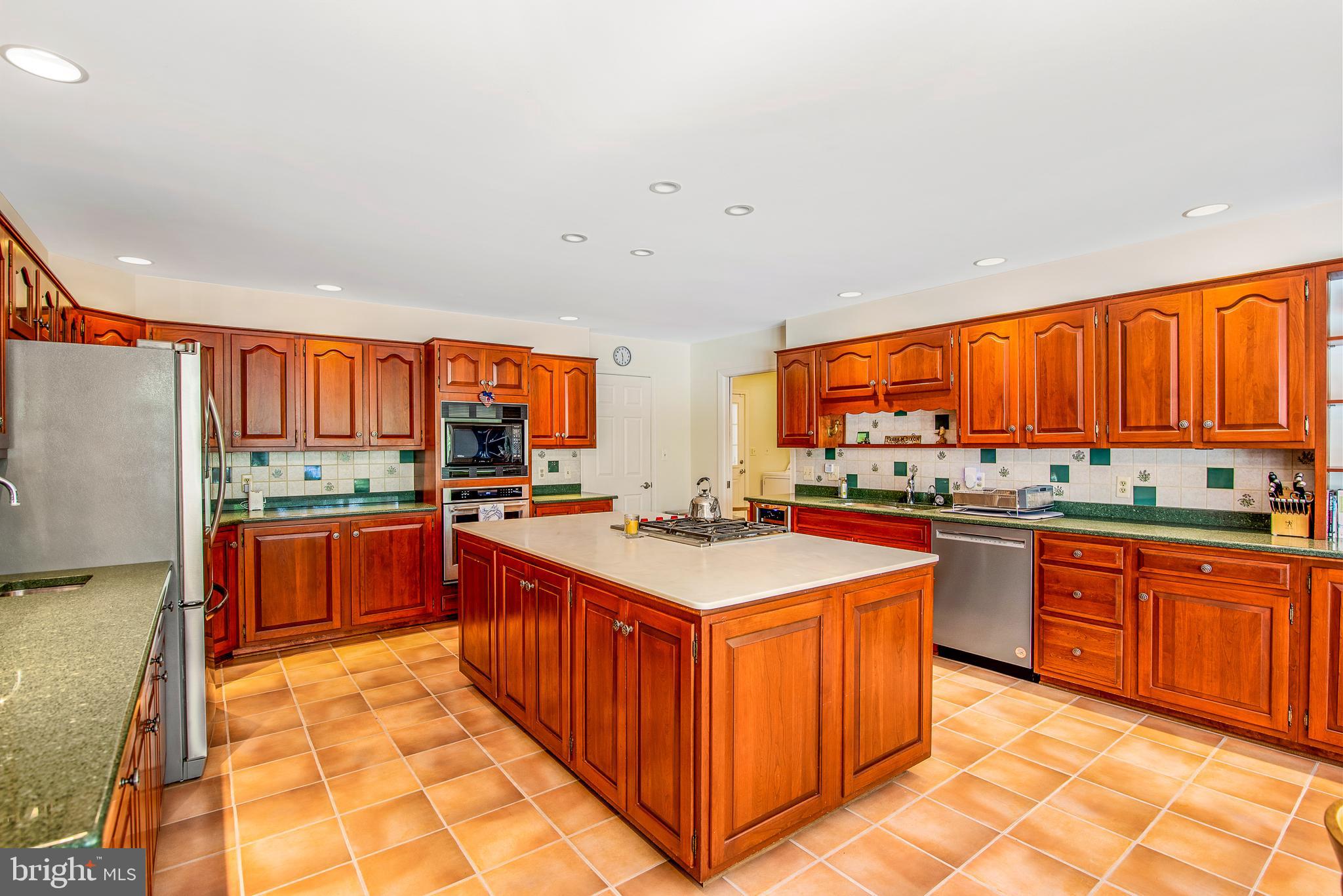 WAVERLY ISLAND ESTATES - Residential