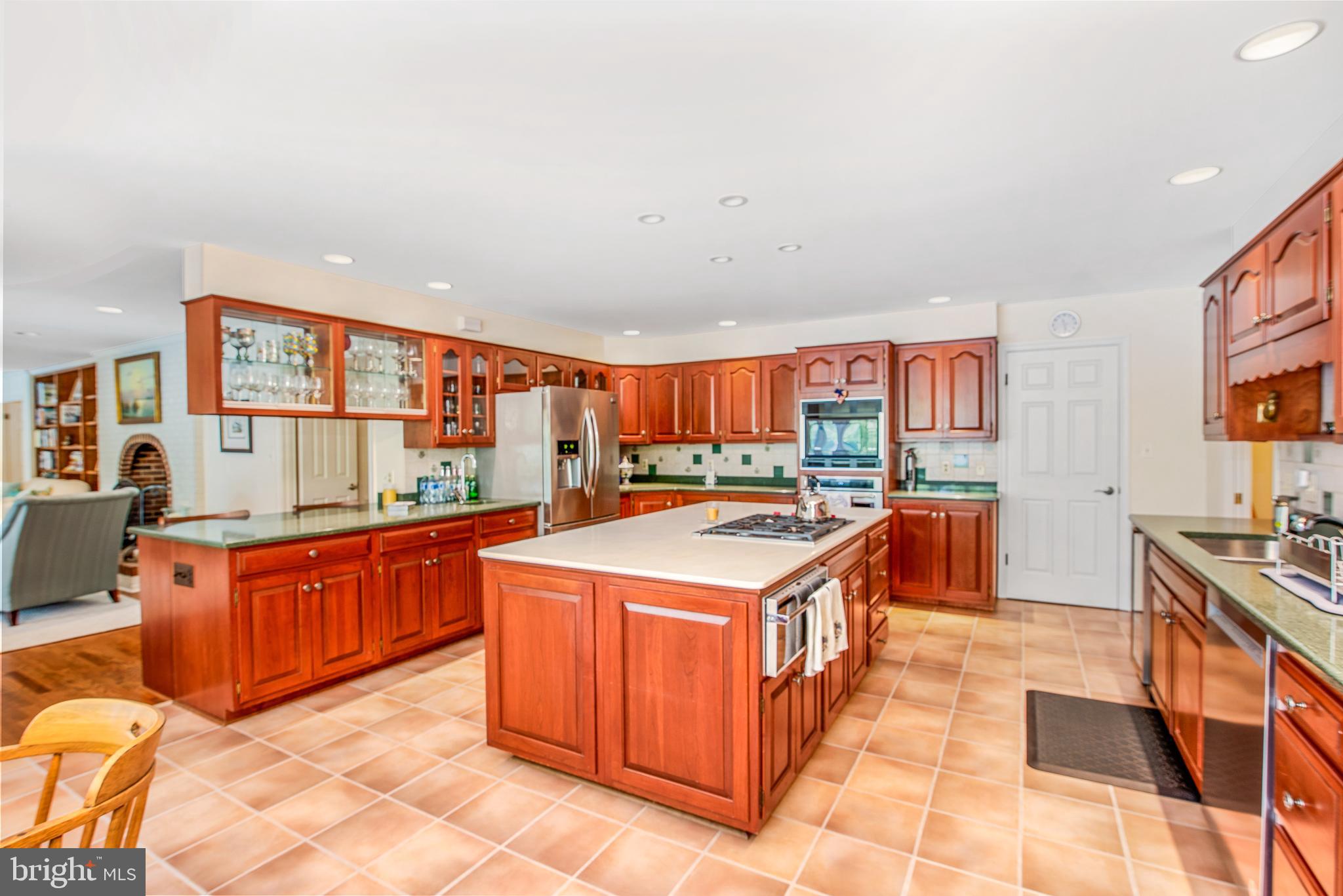 WAVERLY ISLAND ESTATES - Residential