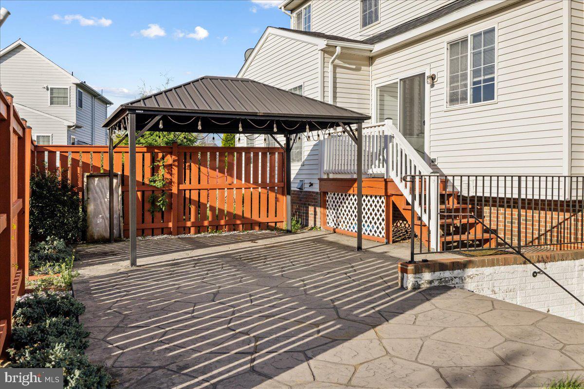 LOCUST HILL - Residential