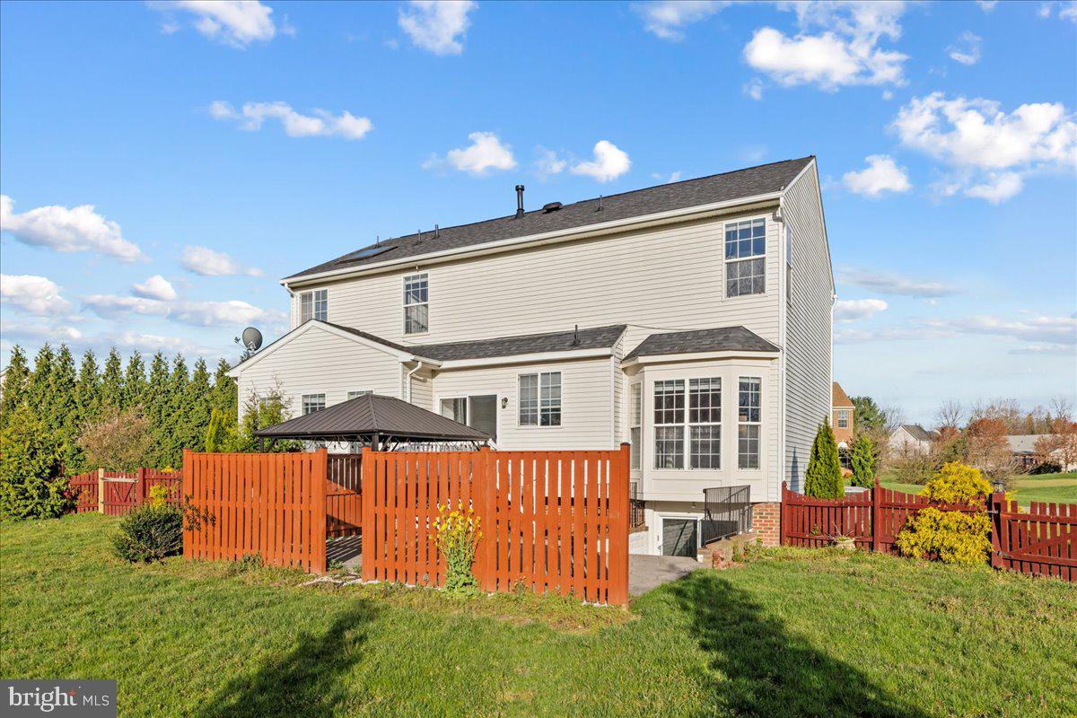 LOCUST HILL - Residential