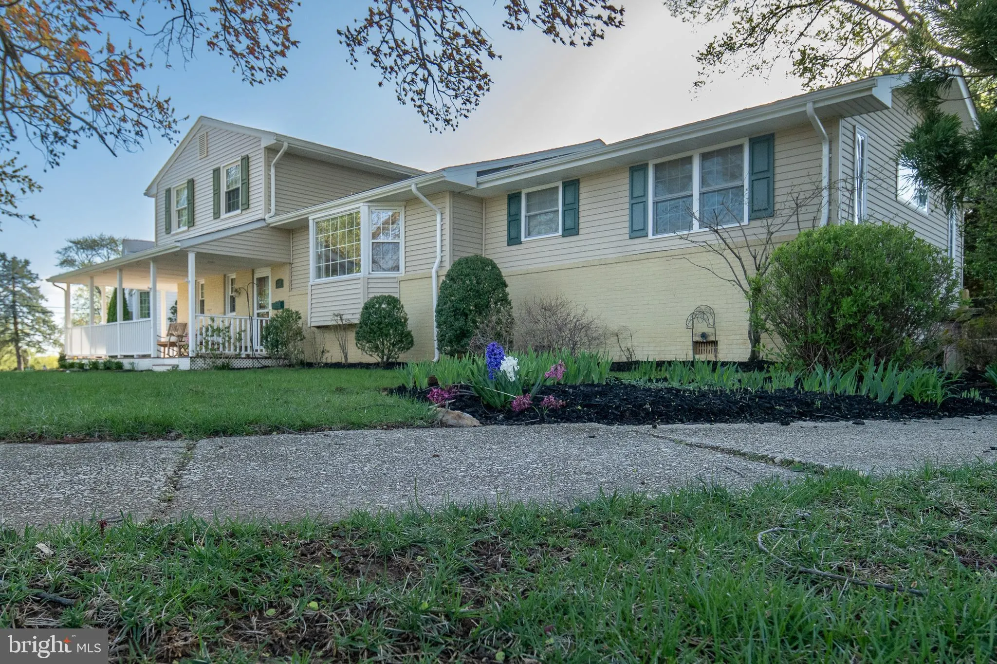 Lutherville Timonium, Maryland 21093, United States, 4 Bedrooms Bedrooms, ,3 BathroomsBathrooms,Residential,Pending,108446