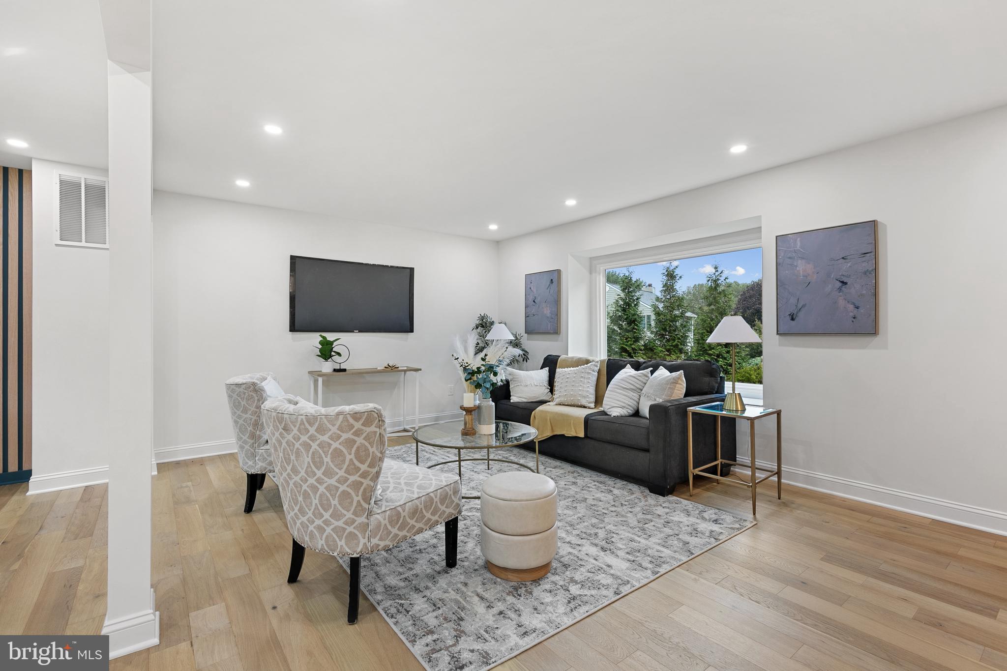 FALLS ESTATES - Residential
