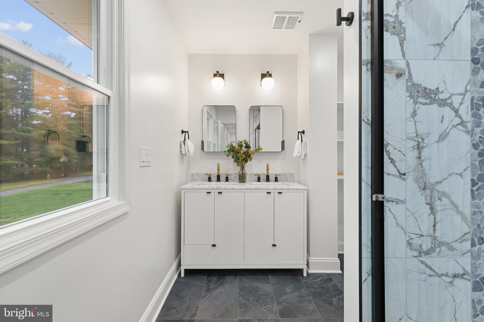 FALLS ESTATES - Residential