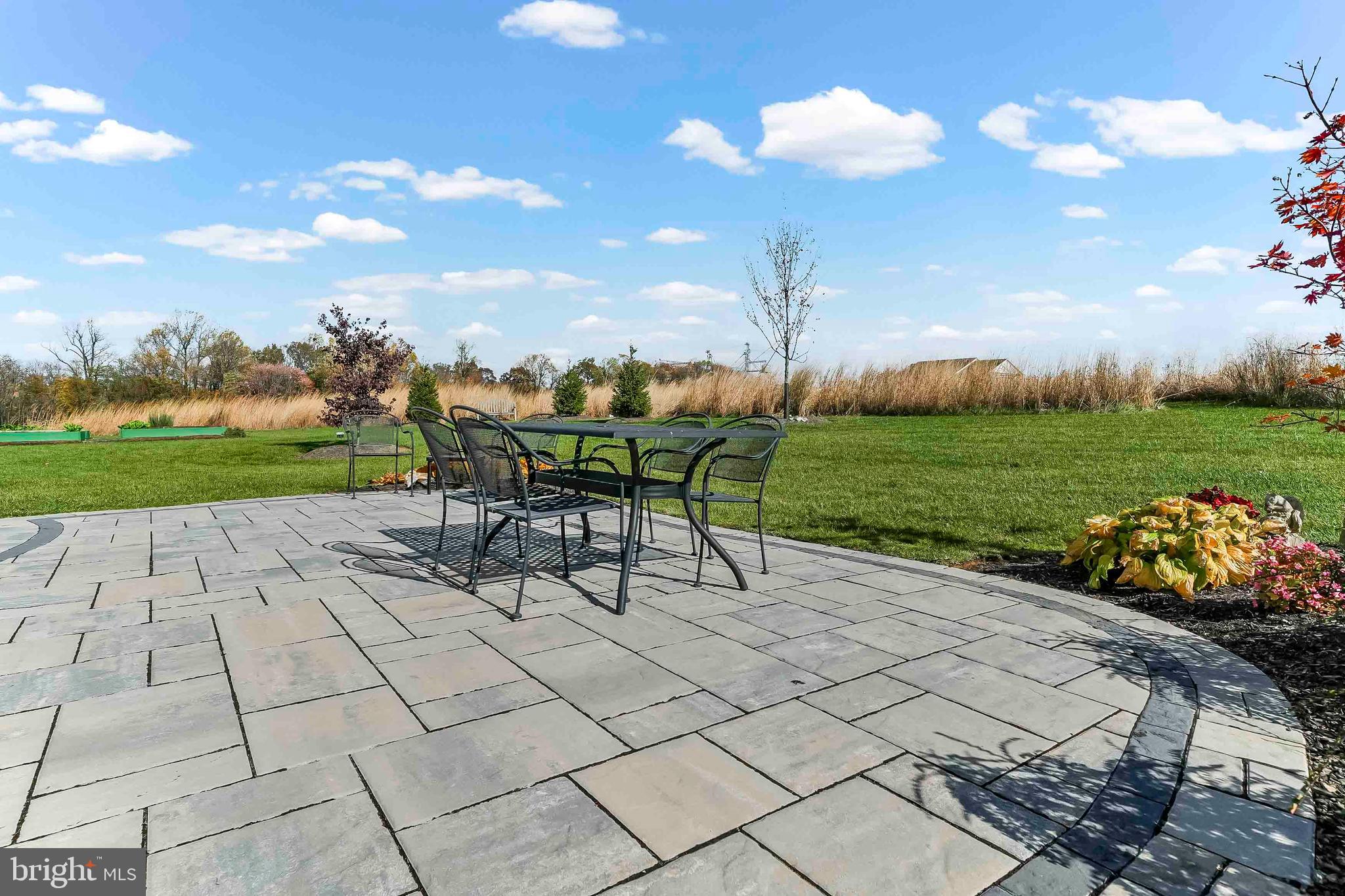275 BENTLEY DR