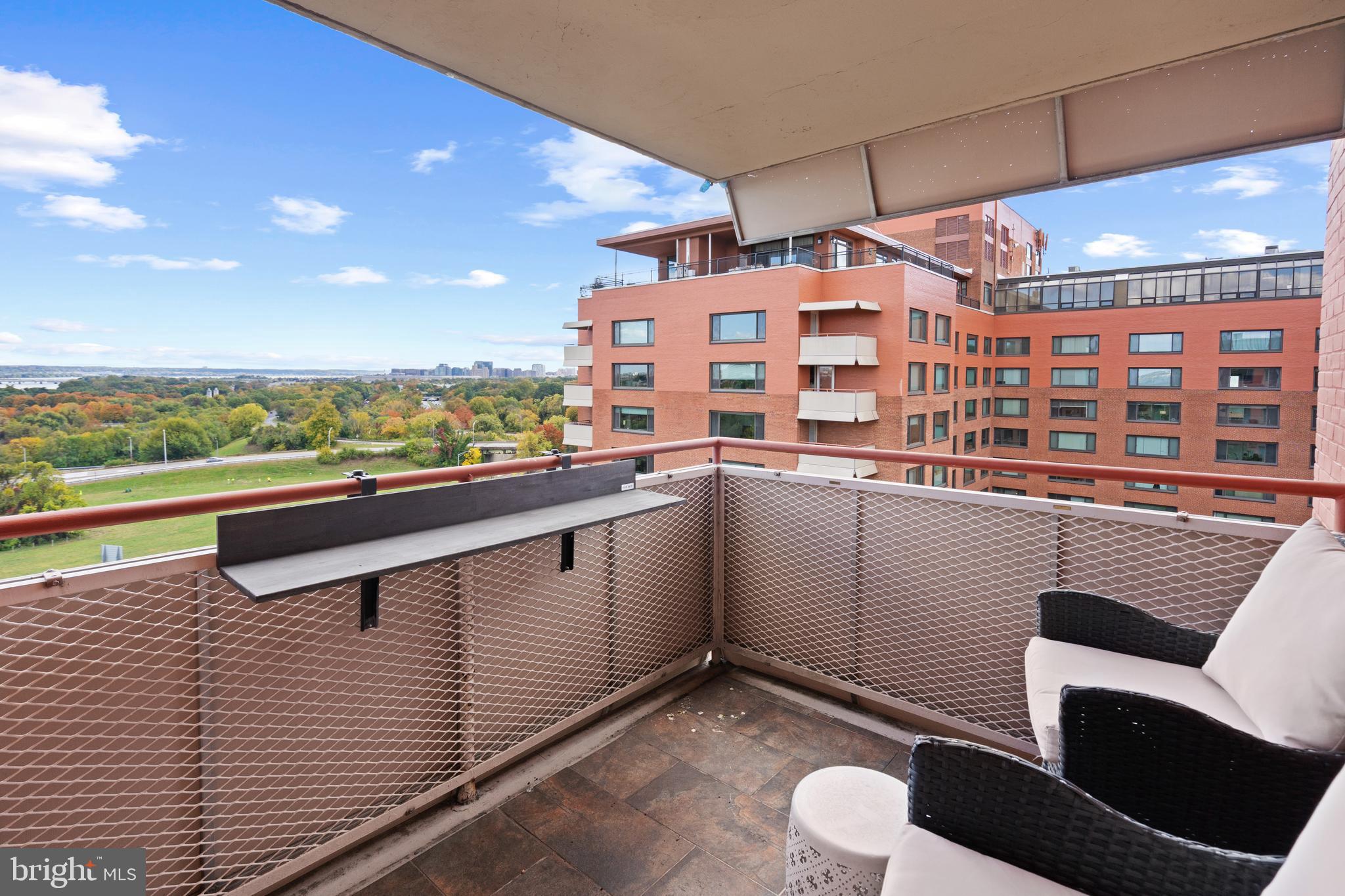 RIVER PLACE - Residential Lease