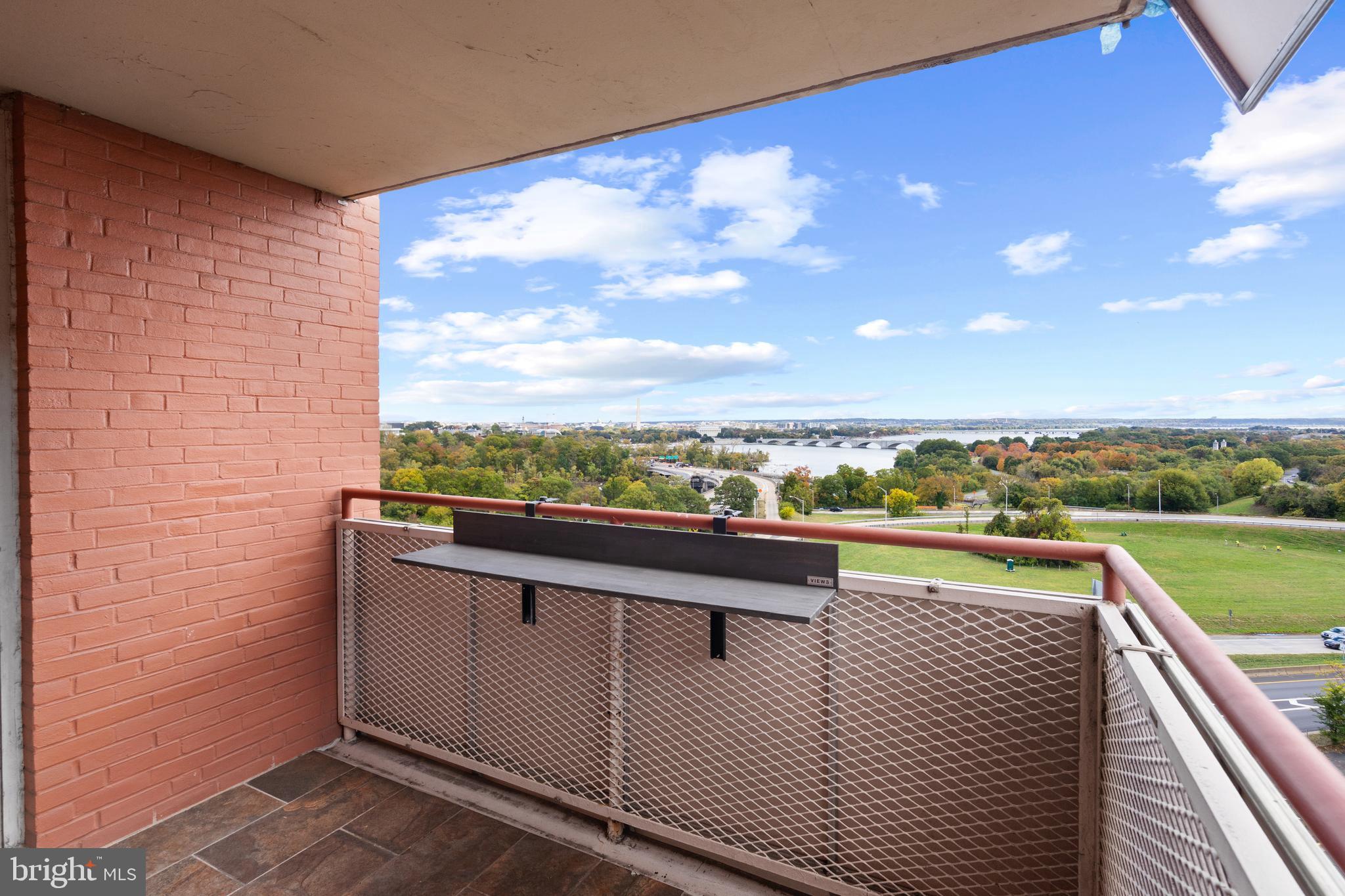 RIVER PLACE - Residential Lease