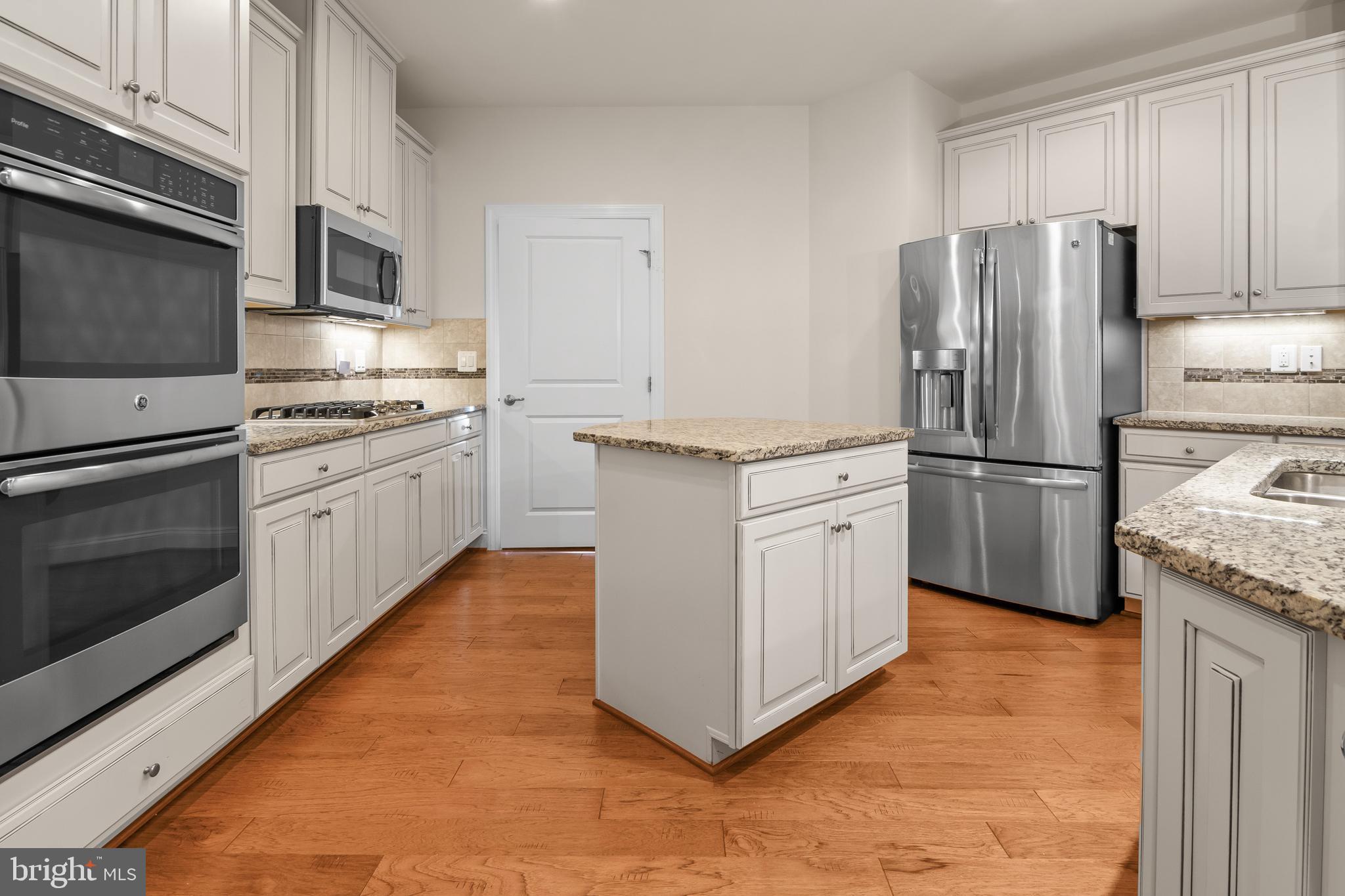 STONELEIGH SUMMIT - Residential