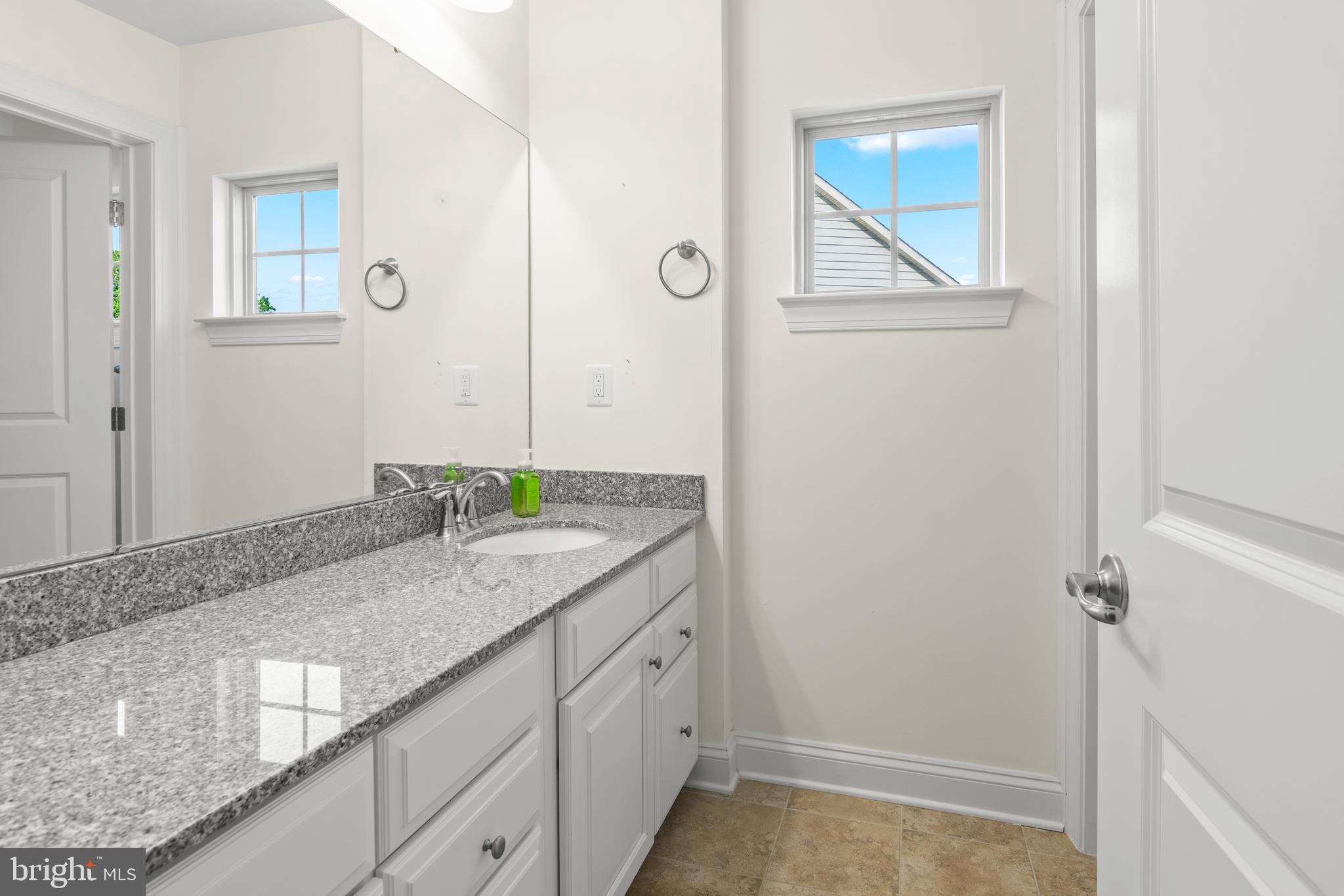 STONELEIGH SUMMIT - Residential