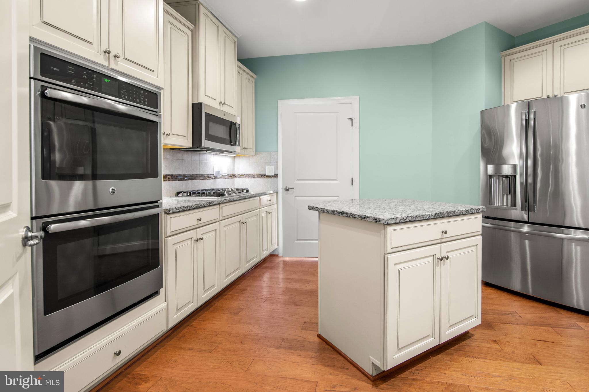 STONELEIGH SUMMIT - Residential