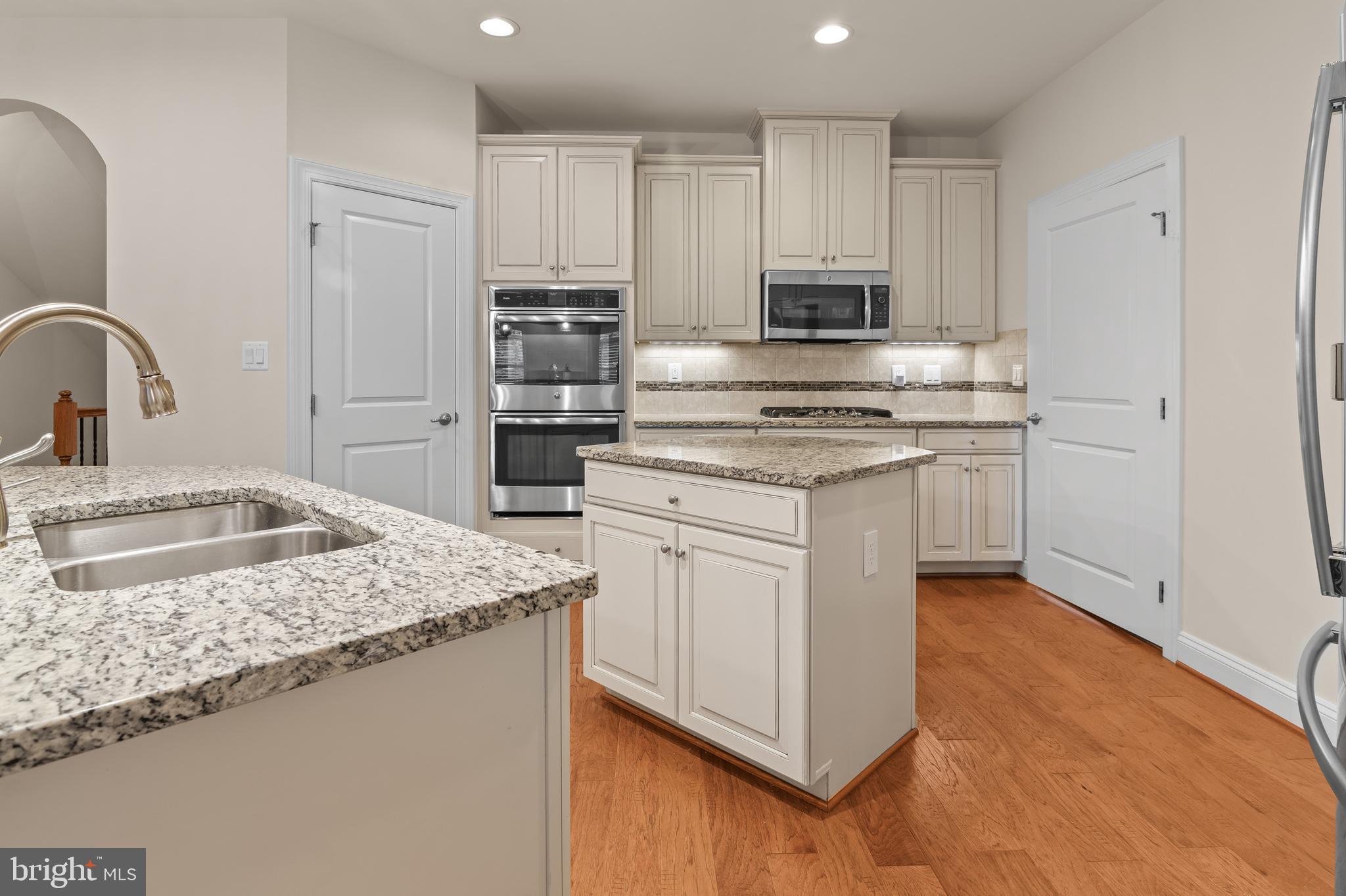 STONELEIGH SUMMIT - Residential