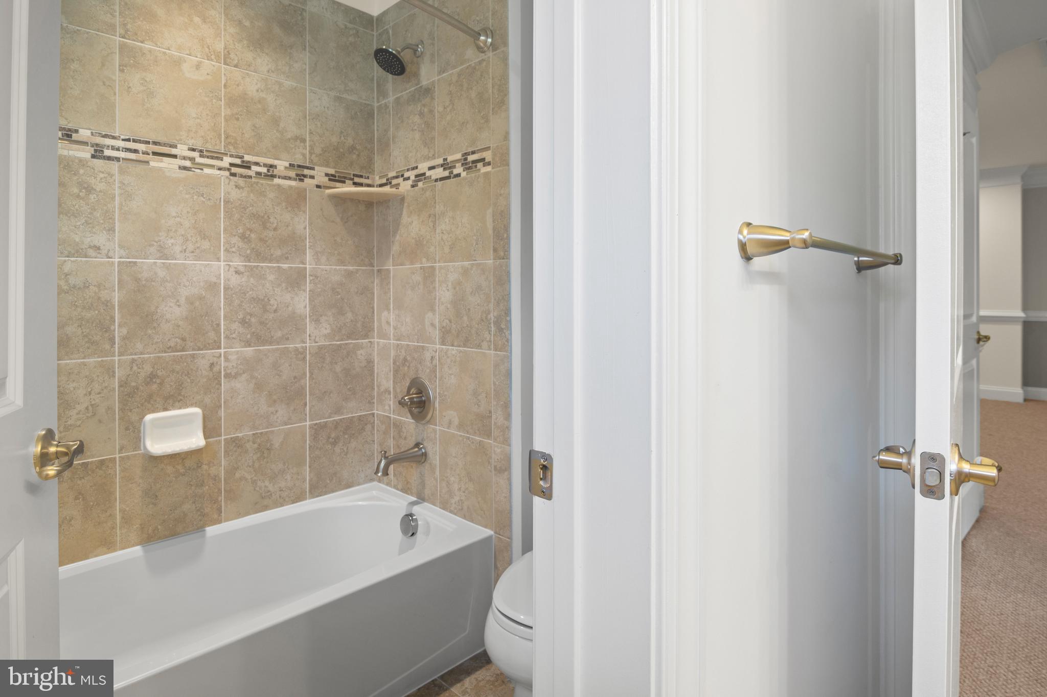 STONELEIGH SUMMIT - Residential