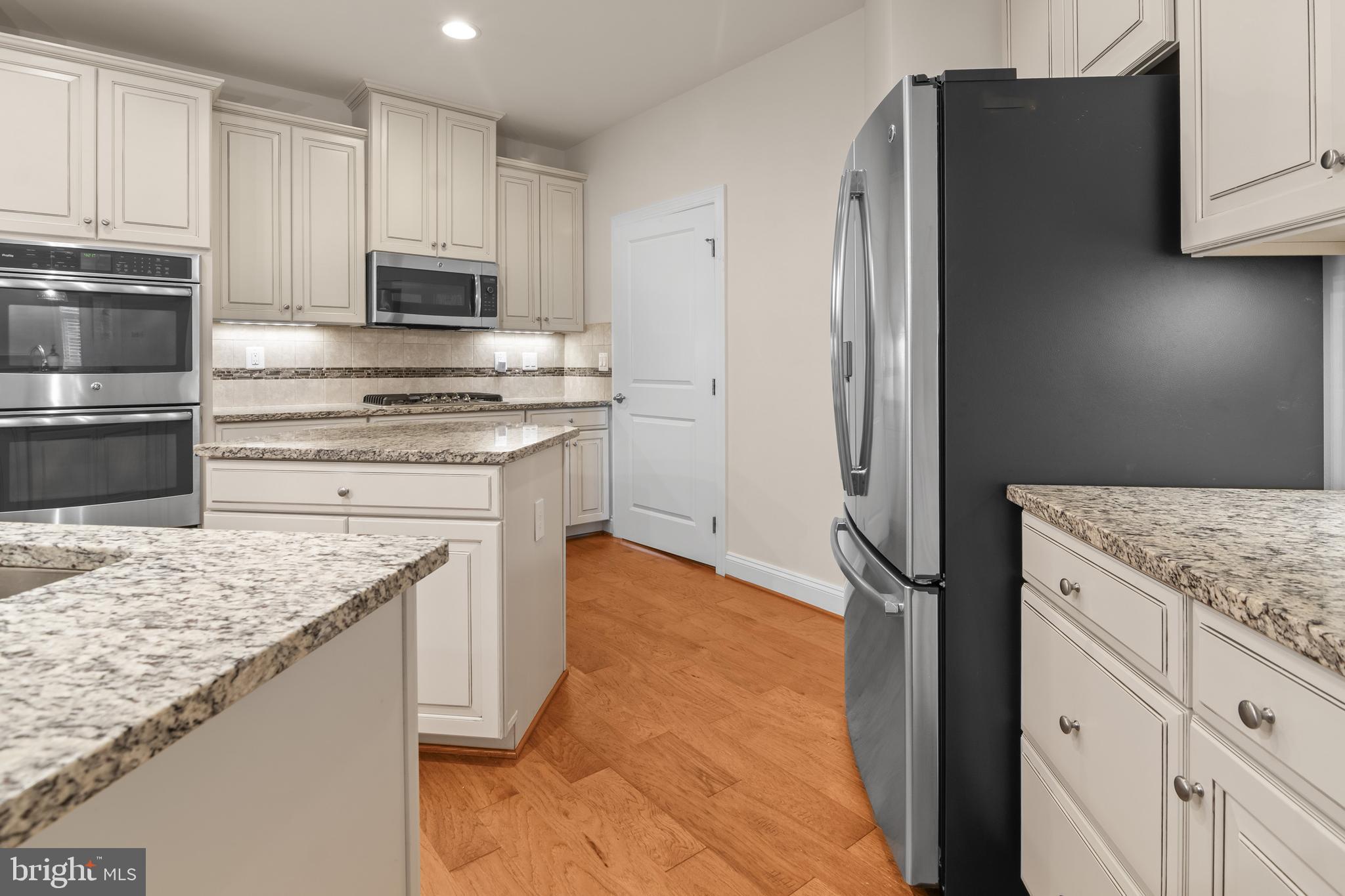 STONELEIGH SUMMIT - Residential