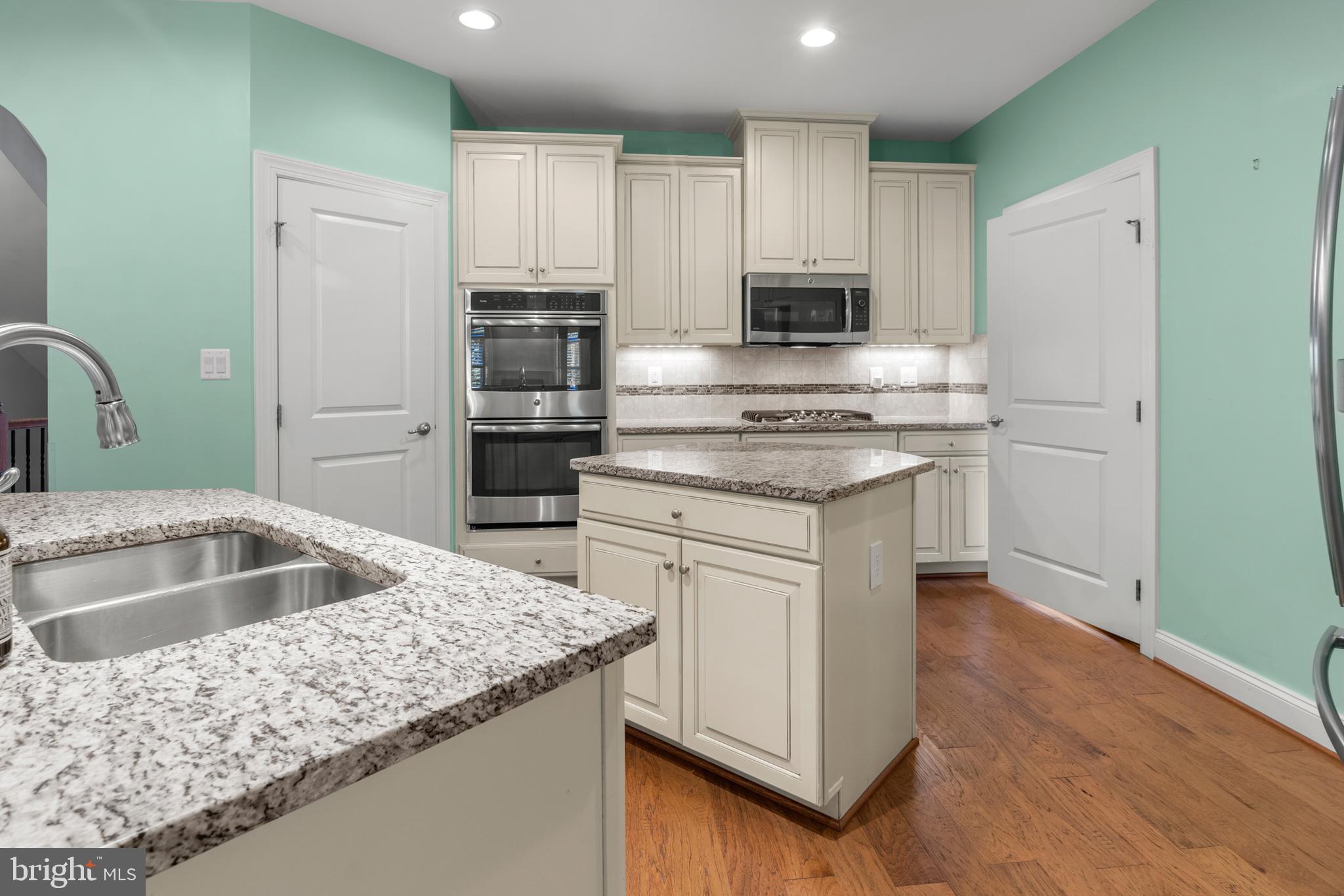 STONELEIGH SUMMIT - Residential