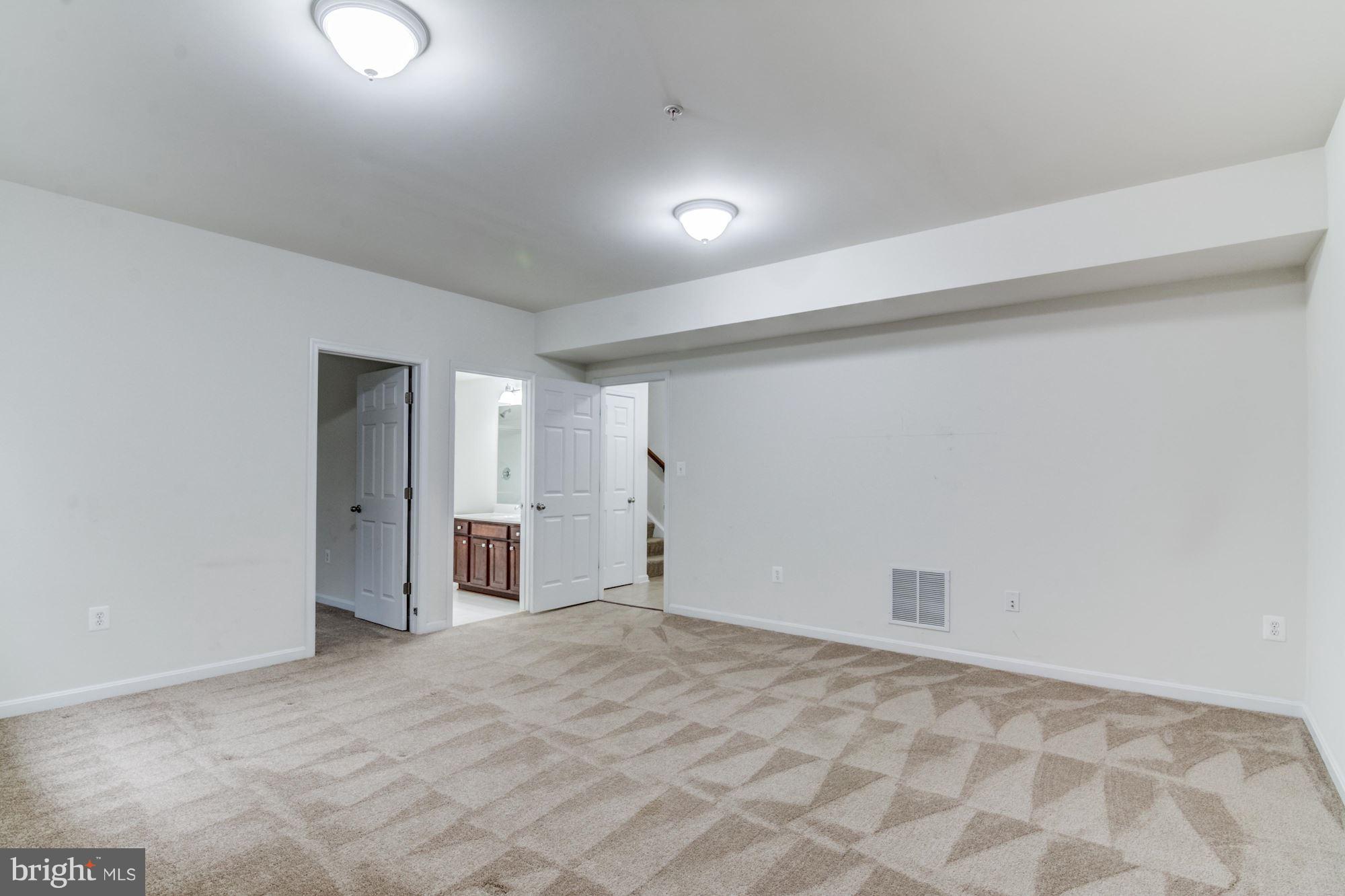 EAGLES POINTE - Residential