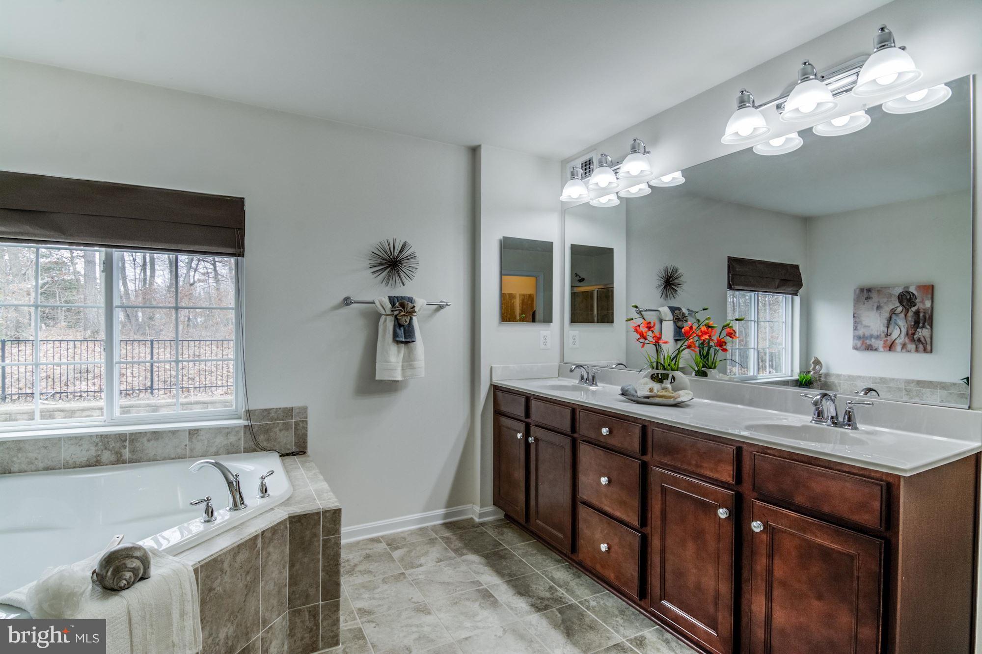 EAGLES POINTE - Residential