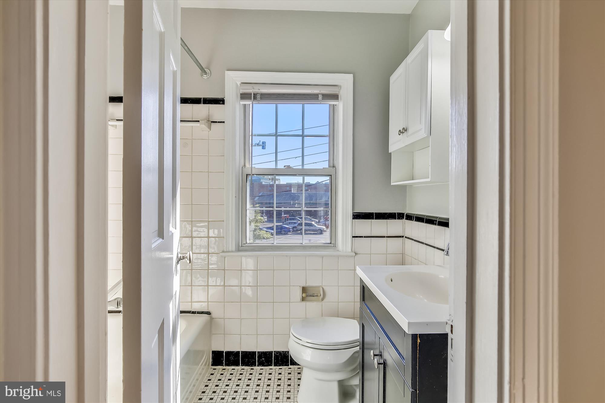 VIRGINIA SQUARE - Residential Lease