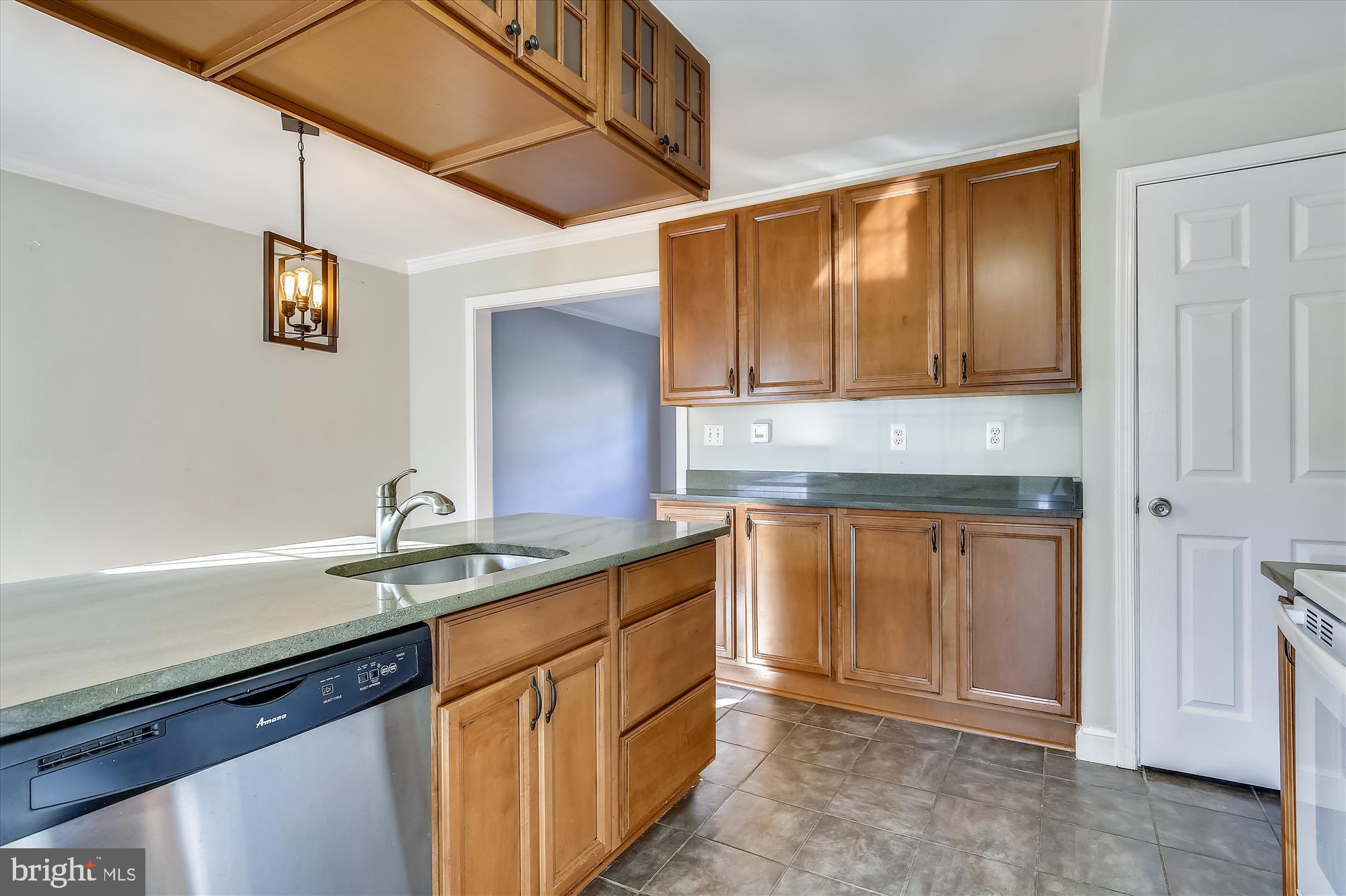 VIRGINIA SQUARE - Residential Lease