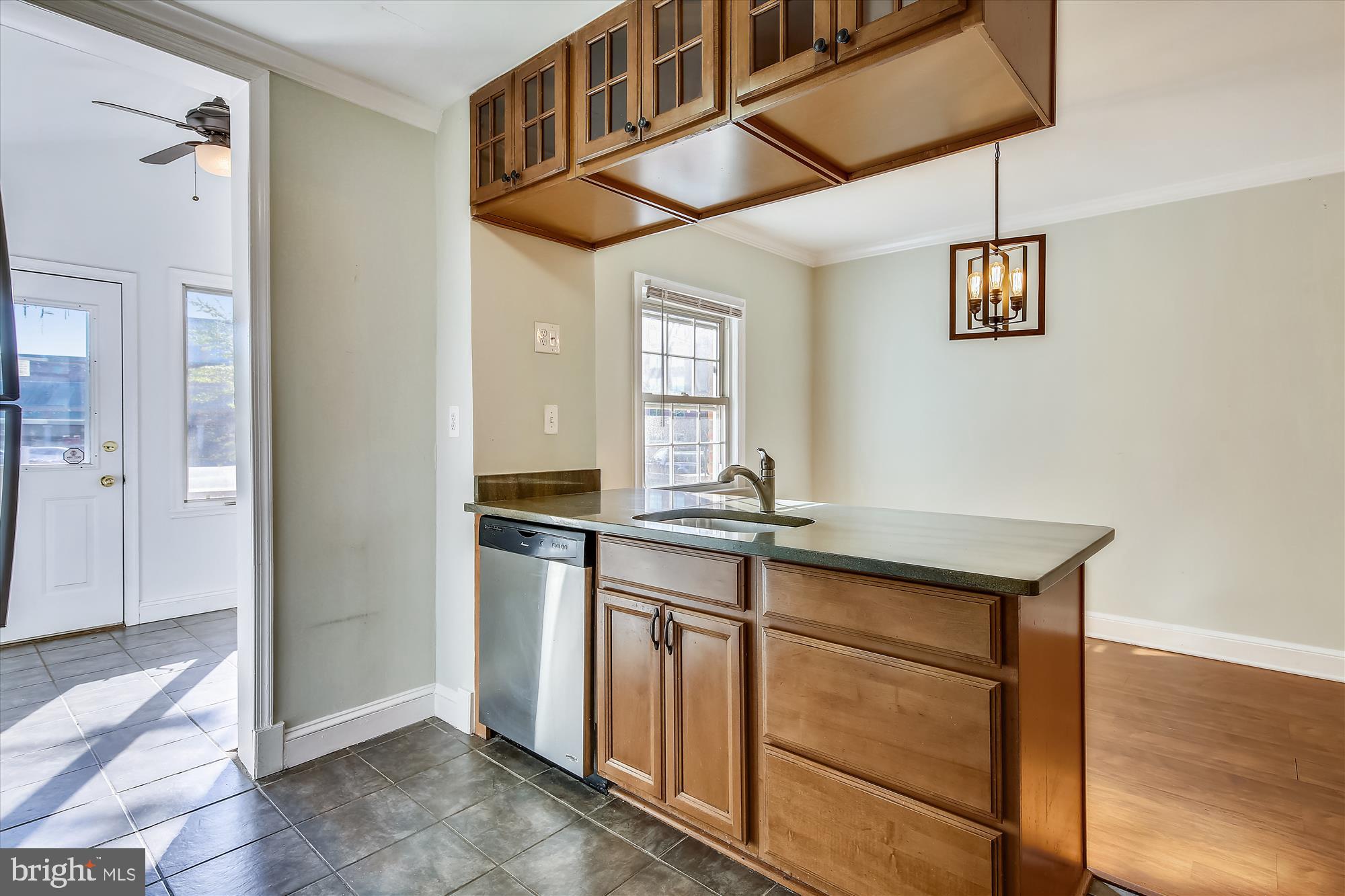 VIRGINIA SQUARE - Residential Lease