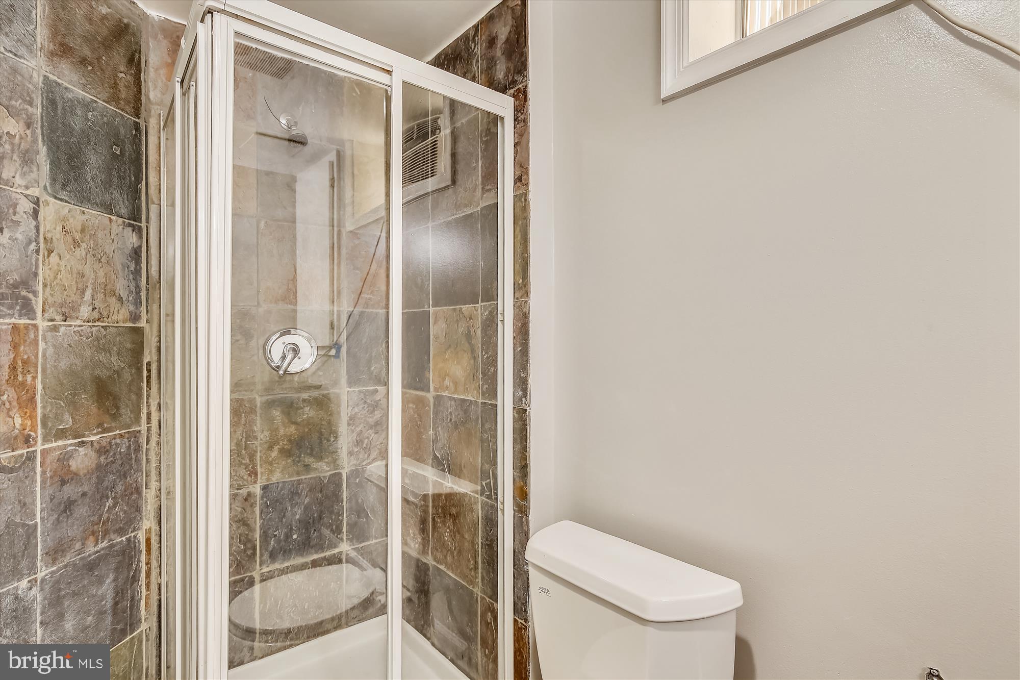 VIRGINIA SQUARE - Residential Lease