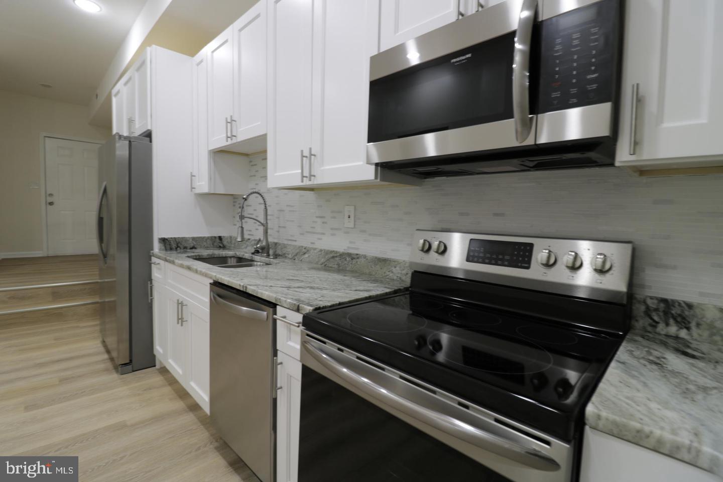 MIDDLE EAST - Residential Lease